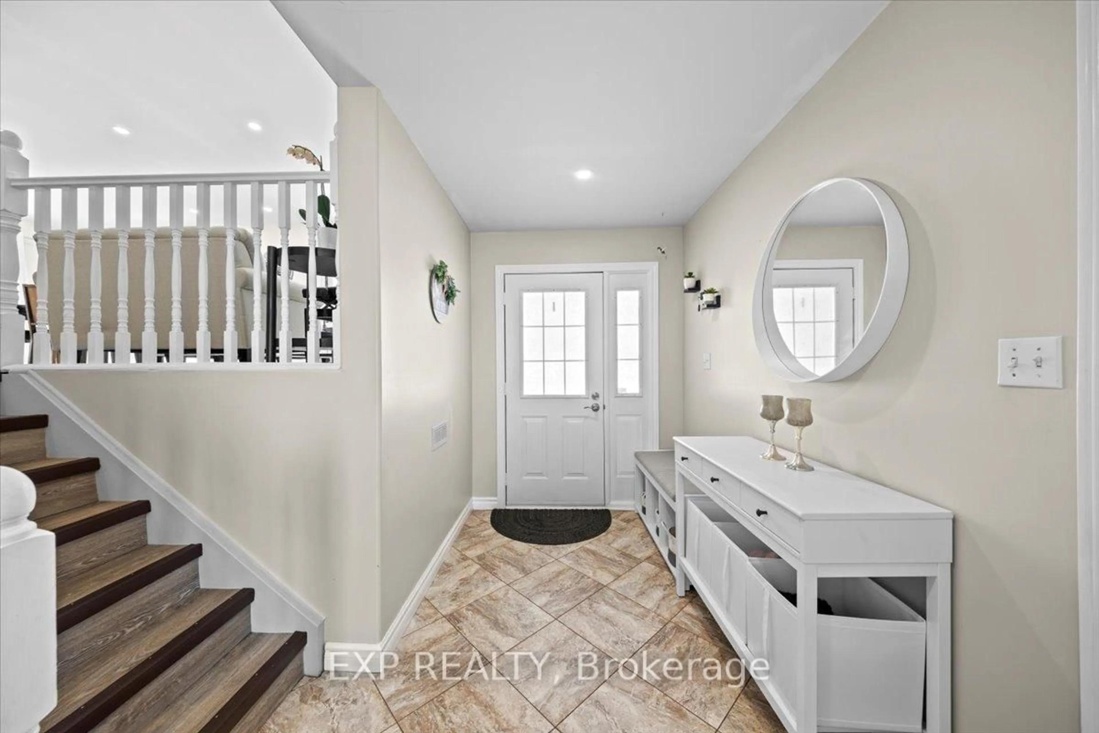 Indoor entryway for 3 Cummings Rd, Elizabethtown-Kitley Ontario K6T 1B4