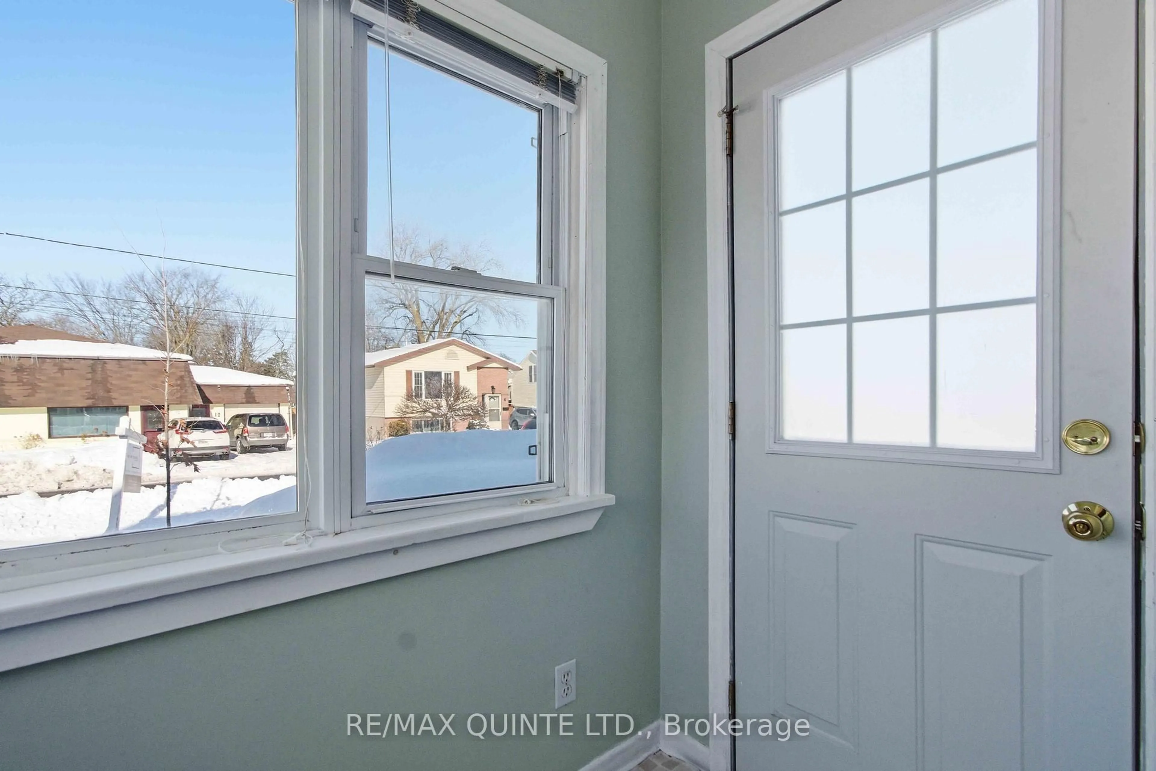 Indoor entryway for 9 Wilkins St, Belleville Ontario K8P 1P2