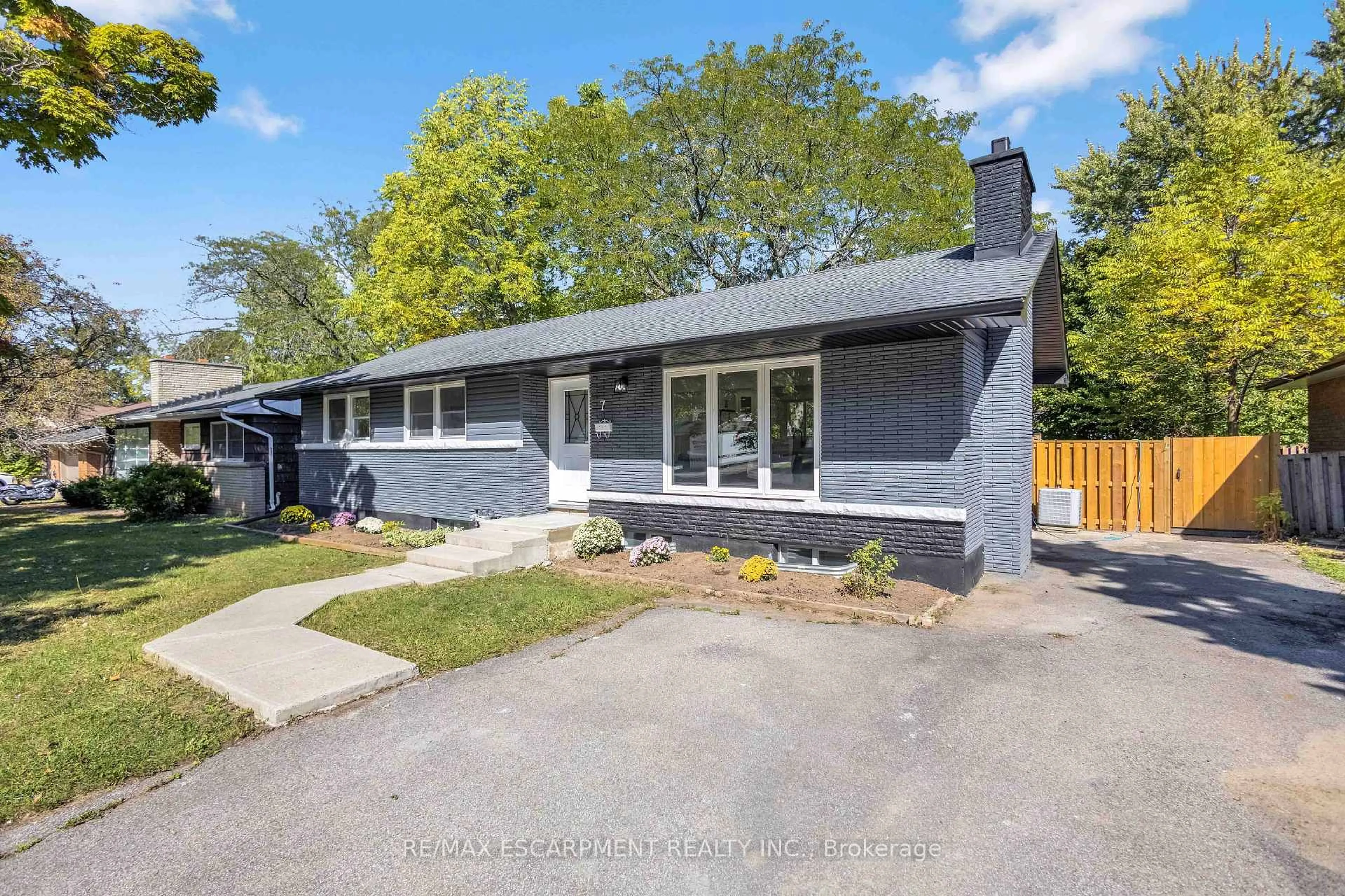 Unknown for 7 Swan Dr, St. Catharines Ontario L2T 2C2