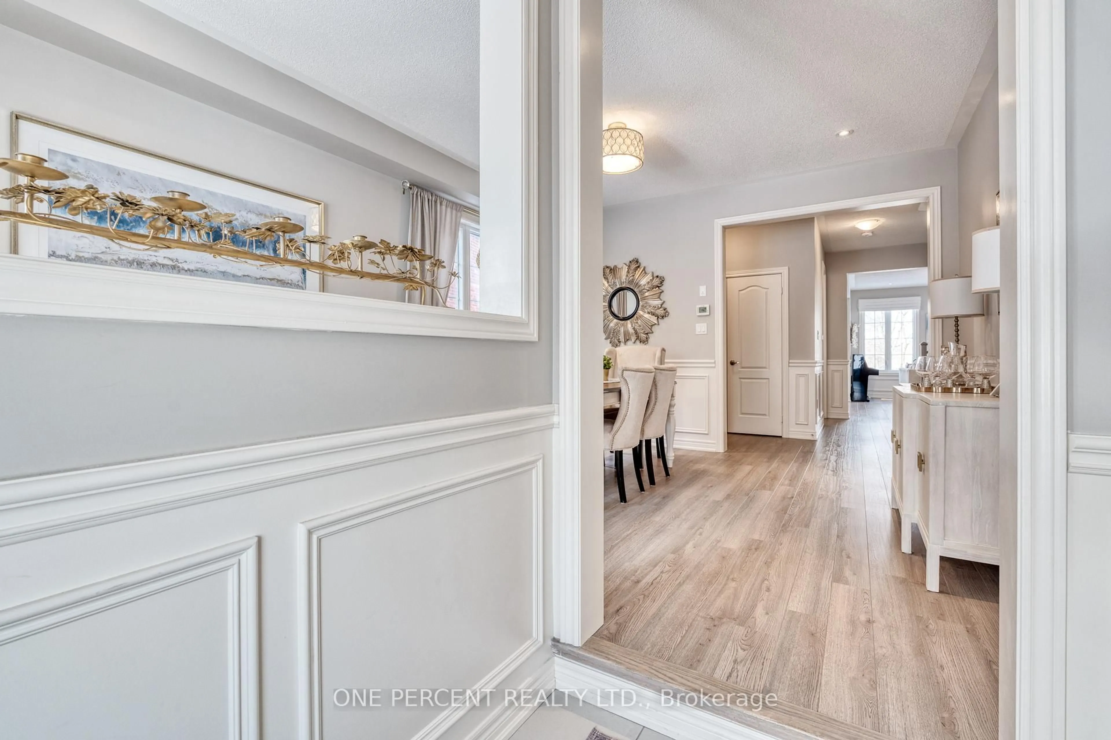 Indoor entryway for 311 Humphrey St, Hamilton Ontario L8B 1X4