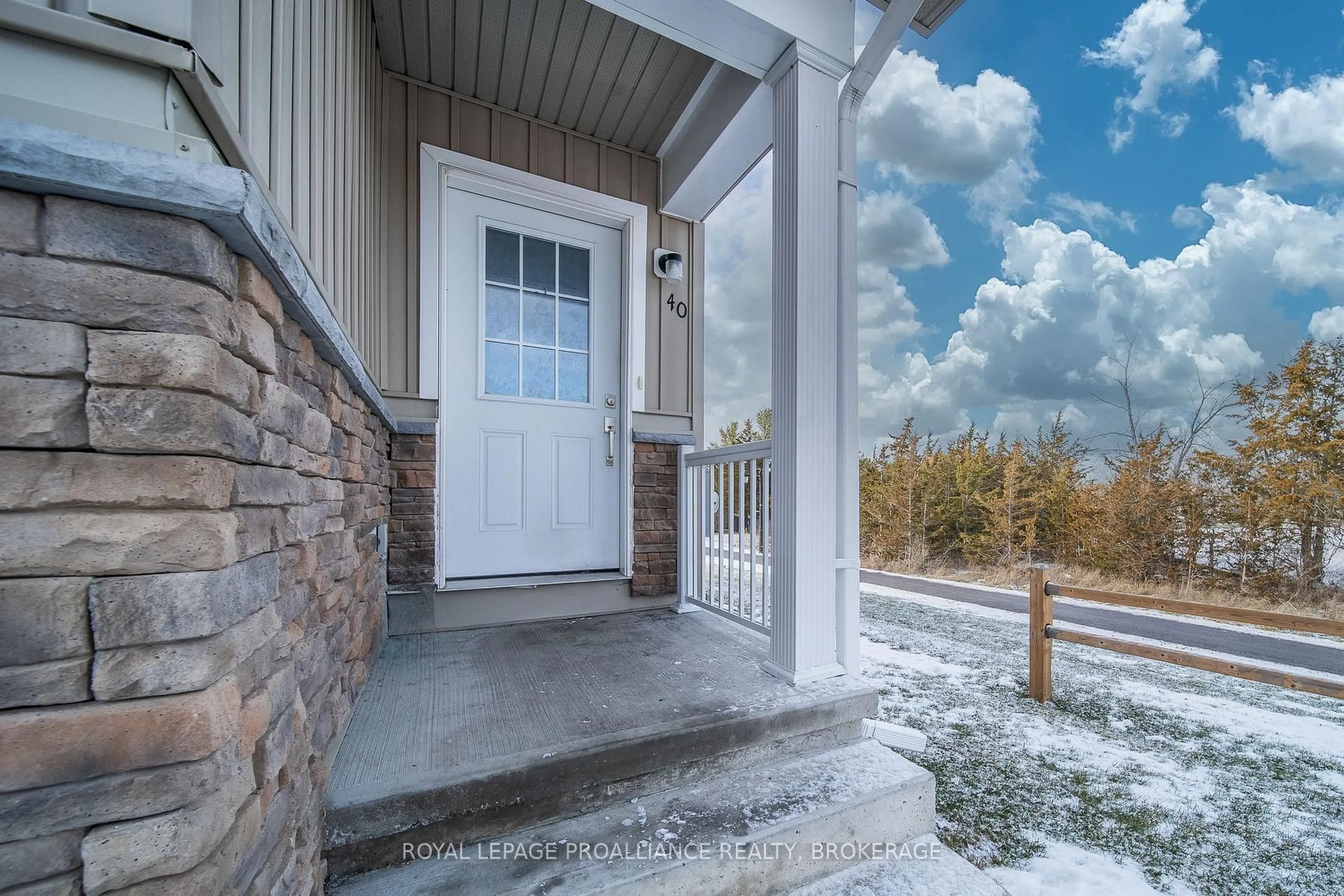 Indoor entryway for 40 Tegan Crt, Bissett Creek Ontario K0H 2H0
