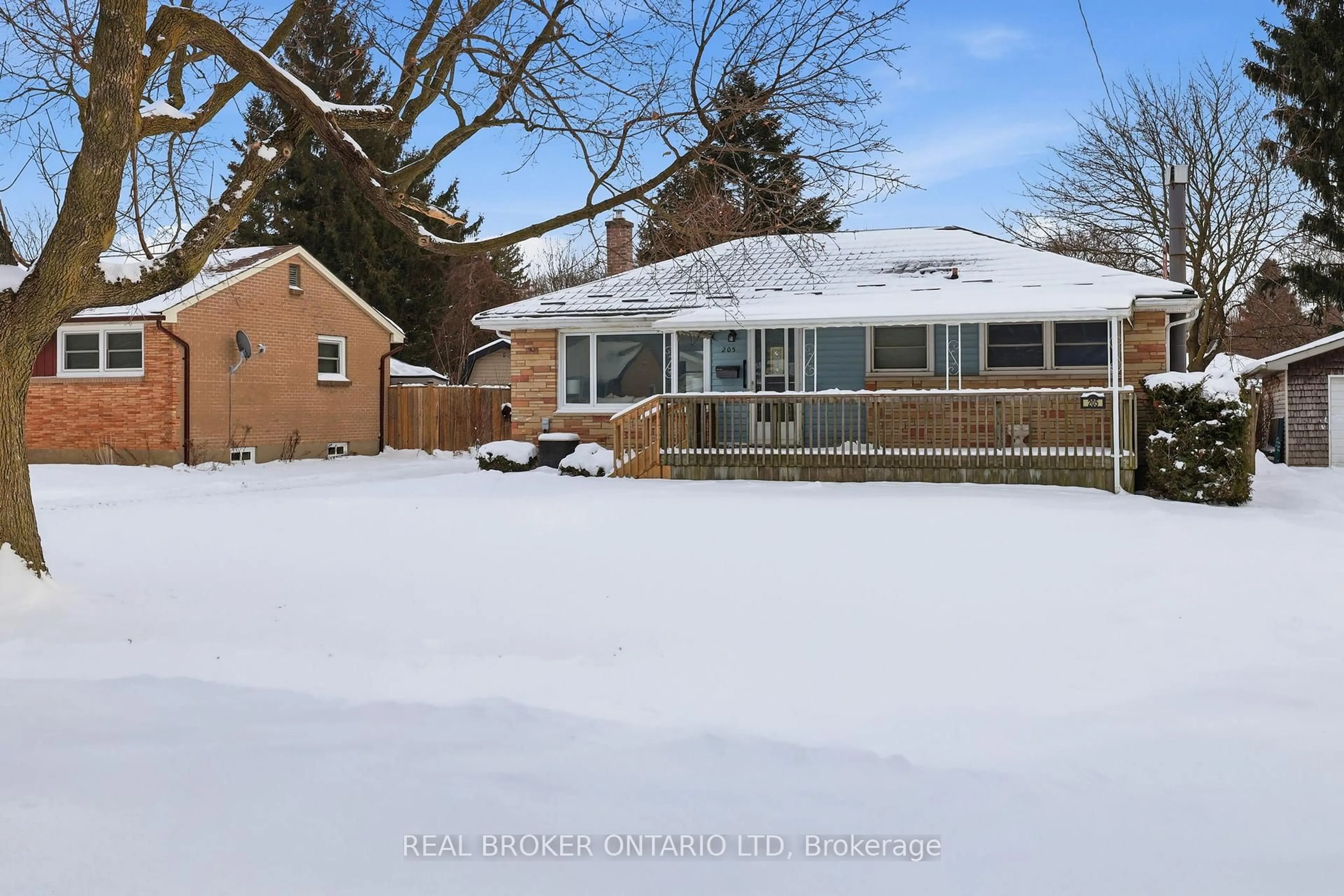 A pic from outside/outdoor area/front of a property/back of a property/a pic from drone, street for 205 Holgate Rd, London East Ontario N5V 1C1
