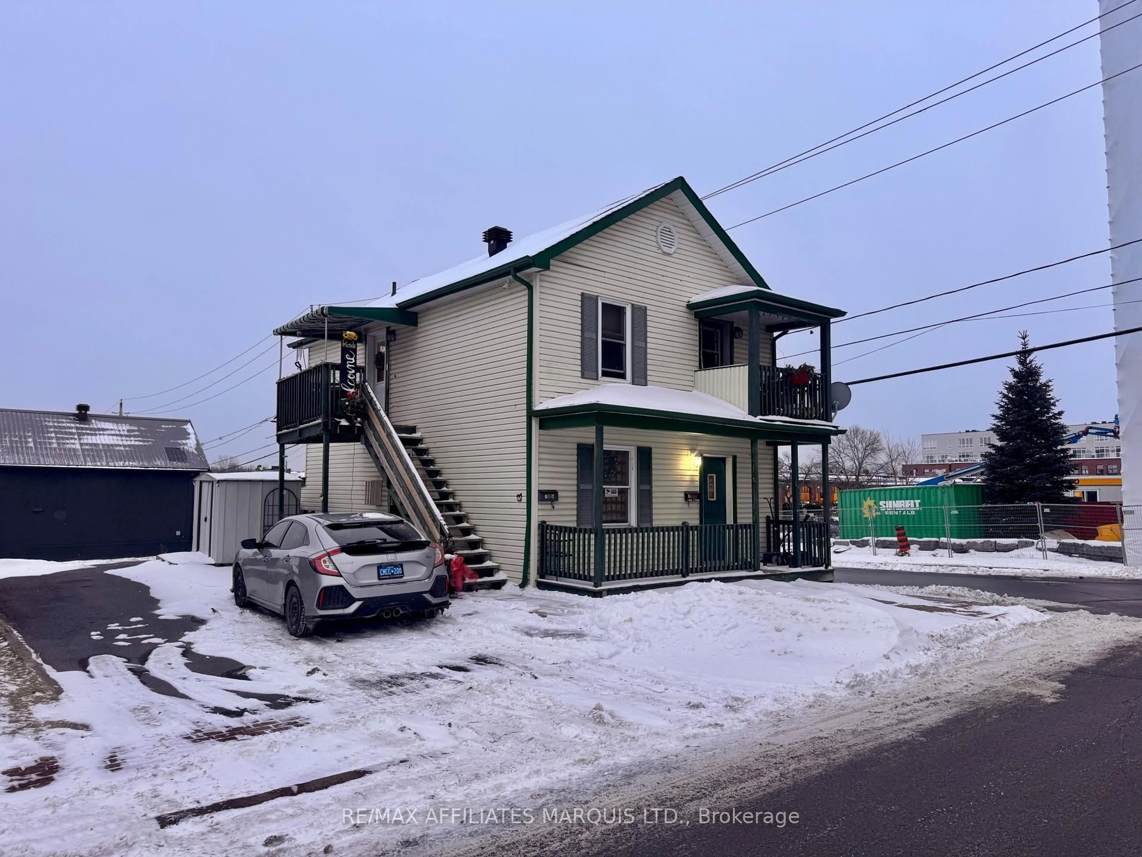 A pic from outside/outdoor area/front of a property/back of a property/a pic from drone, building for 115 Prince Albert St, Cornwall Ontario K6H 1J4