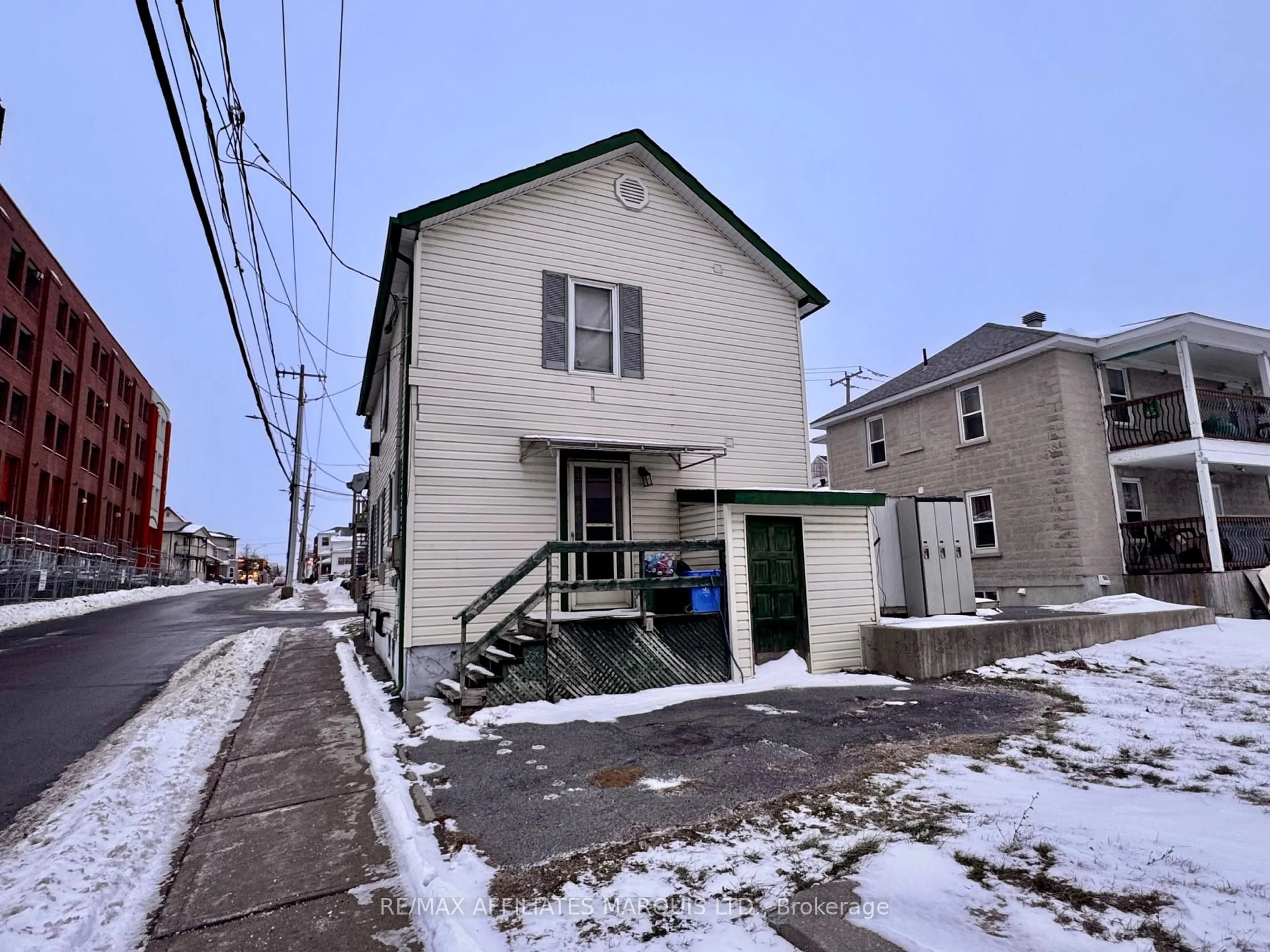 Unknown for 115 Prince Albert St, Cornwall Ontario K6H 1J4