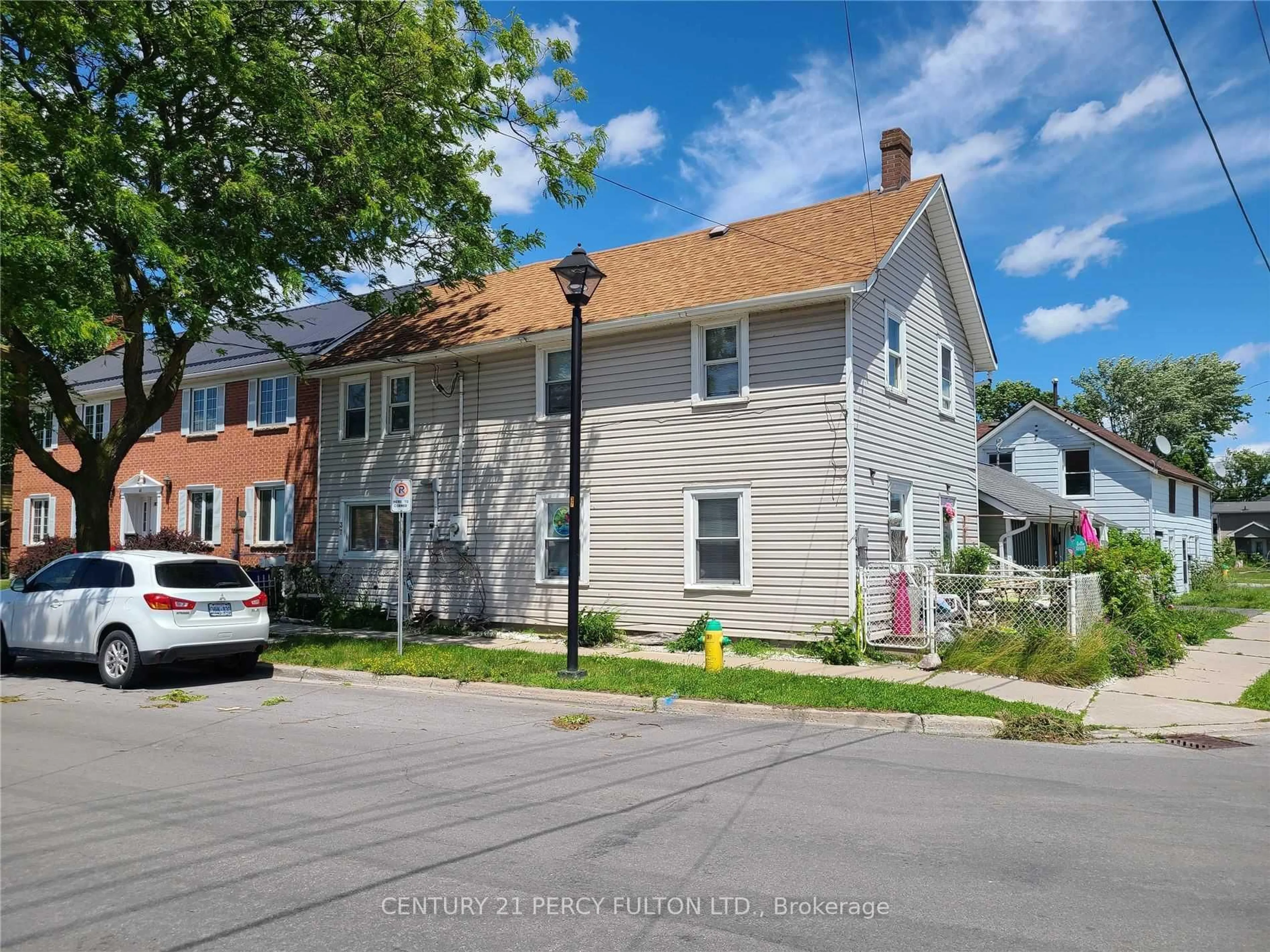 A pic from outside/outdoor area/front of a property/back of a property/a pic from drone, street for 37 South Front St, Belleville Ontario K8N 2Y5