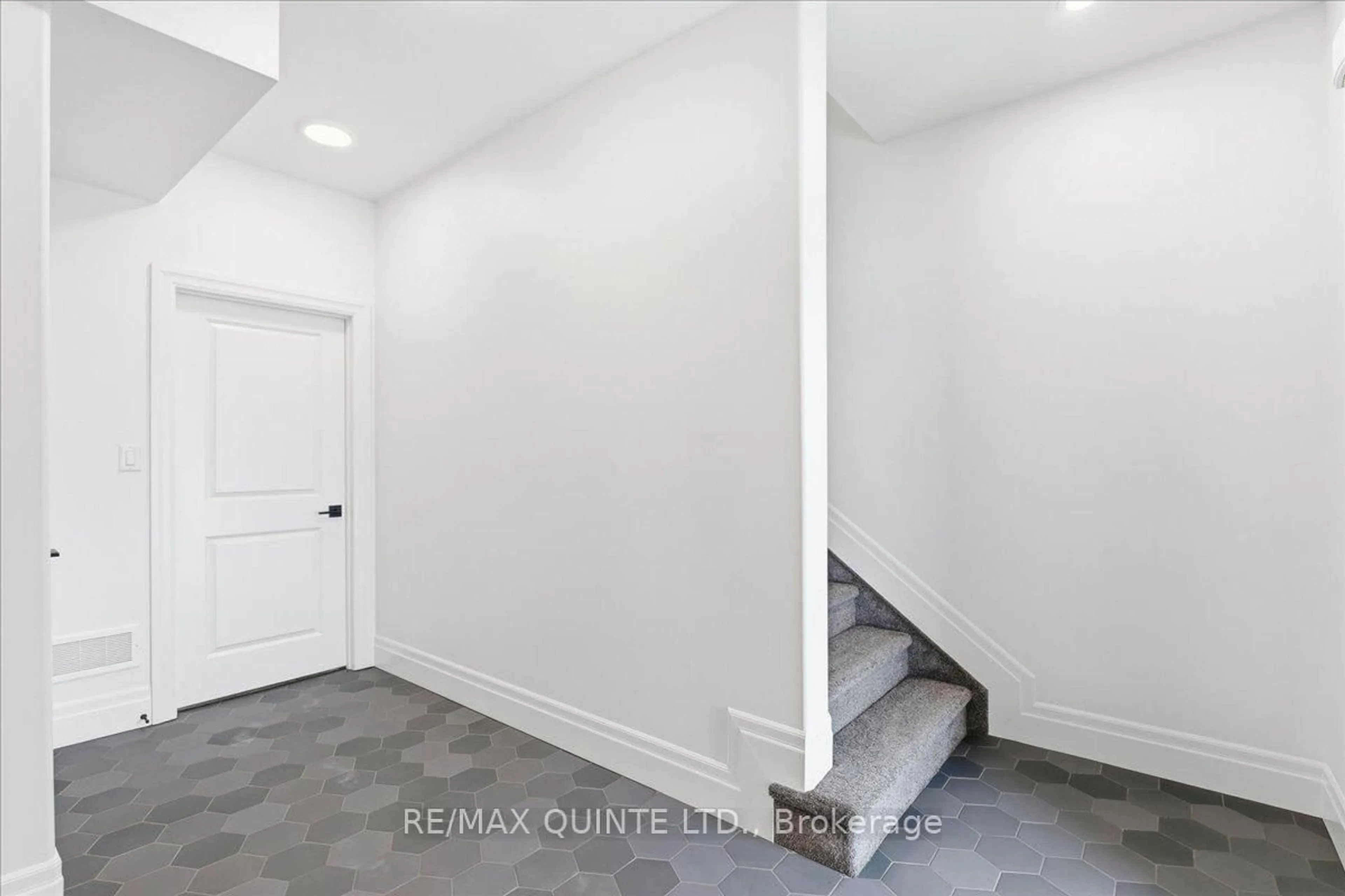 Indoor entryway for 113 Buchanan St, Prince Edward County Ontario K0K 2T0