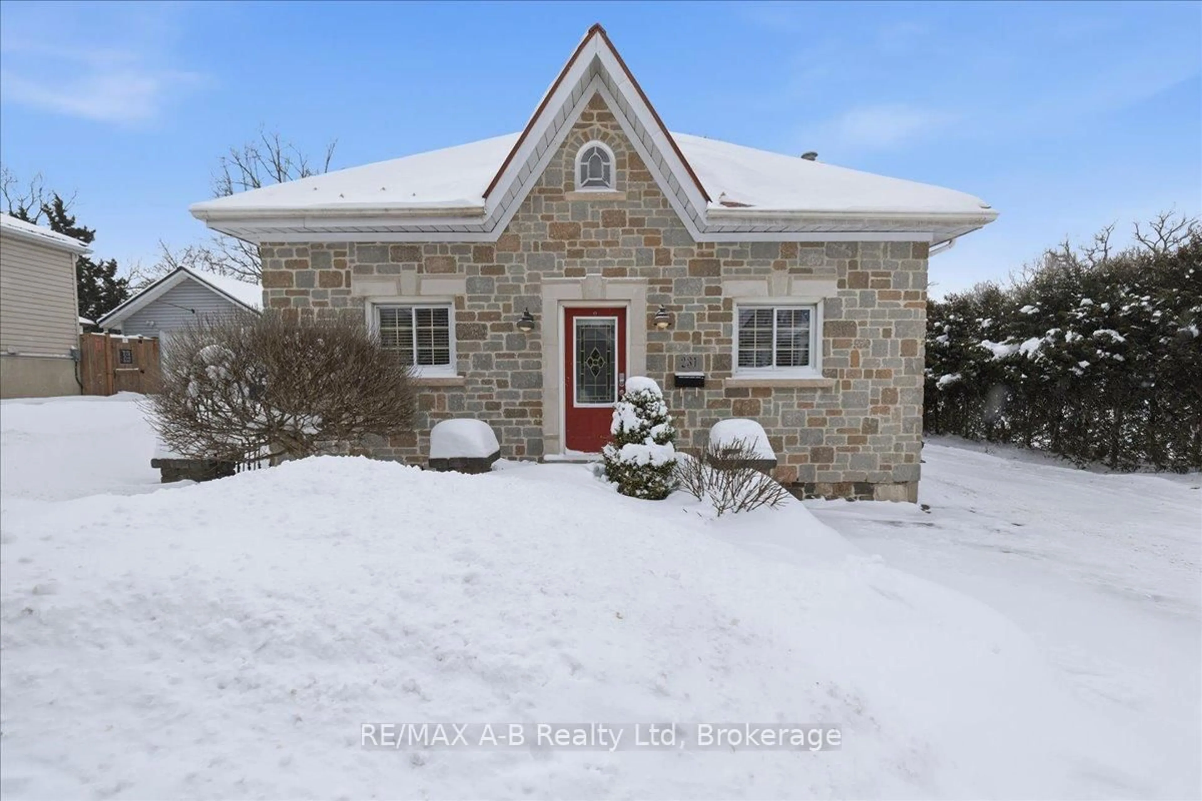Home with brick exterior material, building for 231 West Gore St, Stratford Ontario N5A 1K7