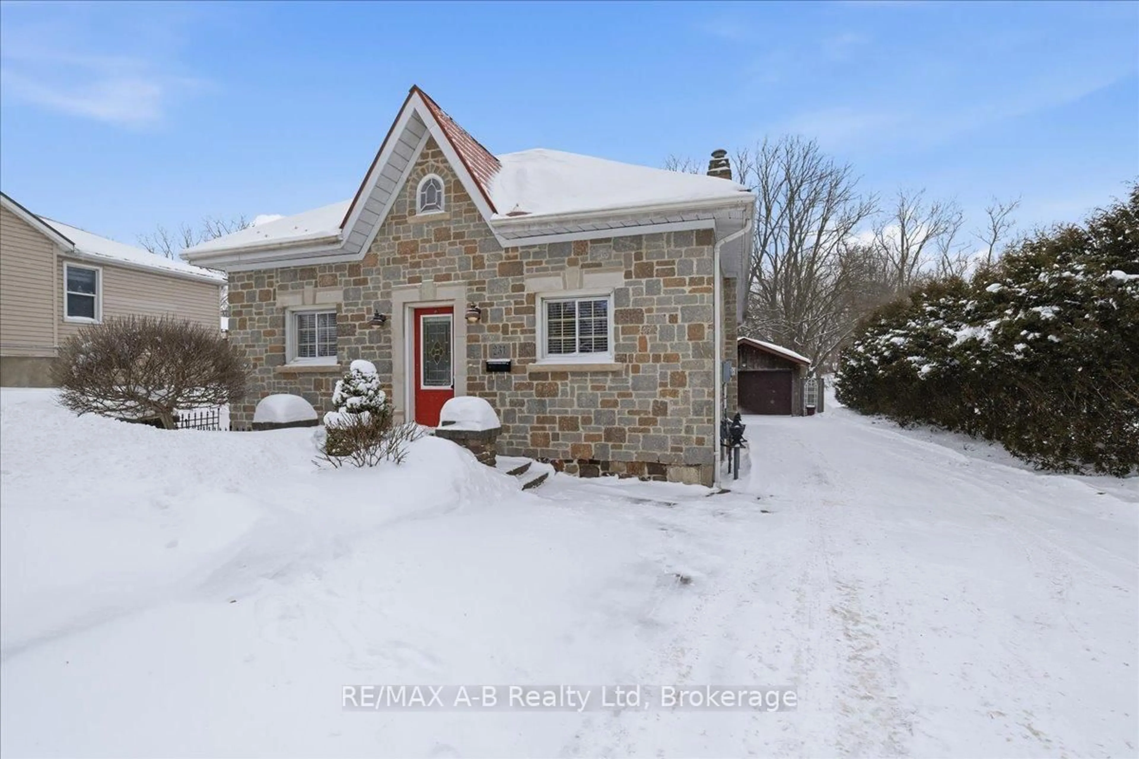 Unknown for 231 West Gore St, Stratford Ontario N5A 1K7