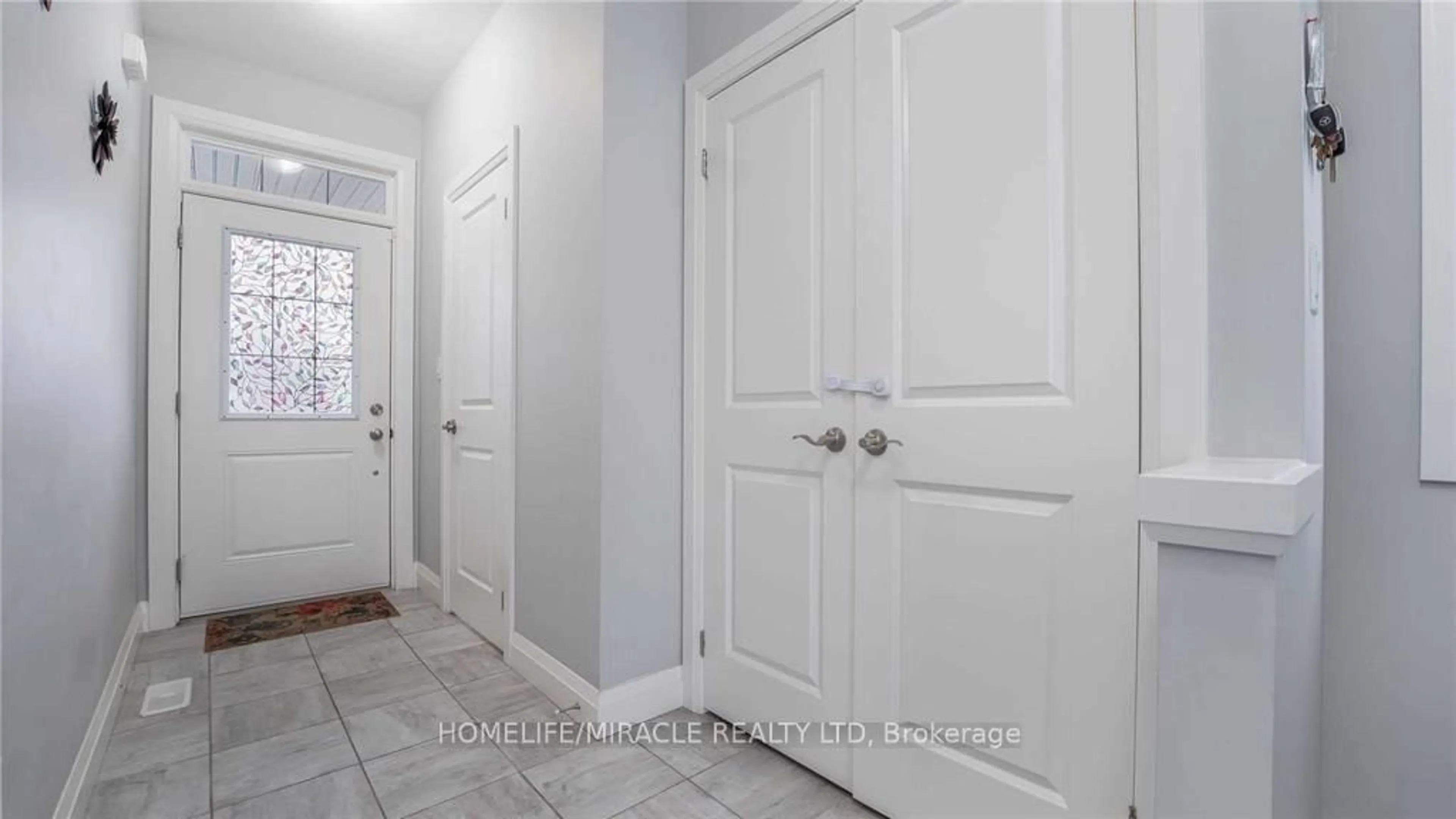 Indoor entryway for 190 Links Cres, Woodstock Ontario N4T 0L9