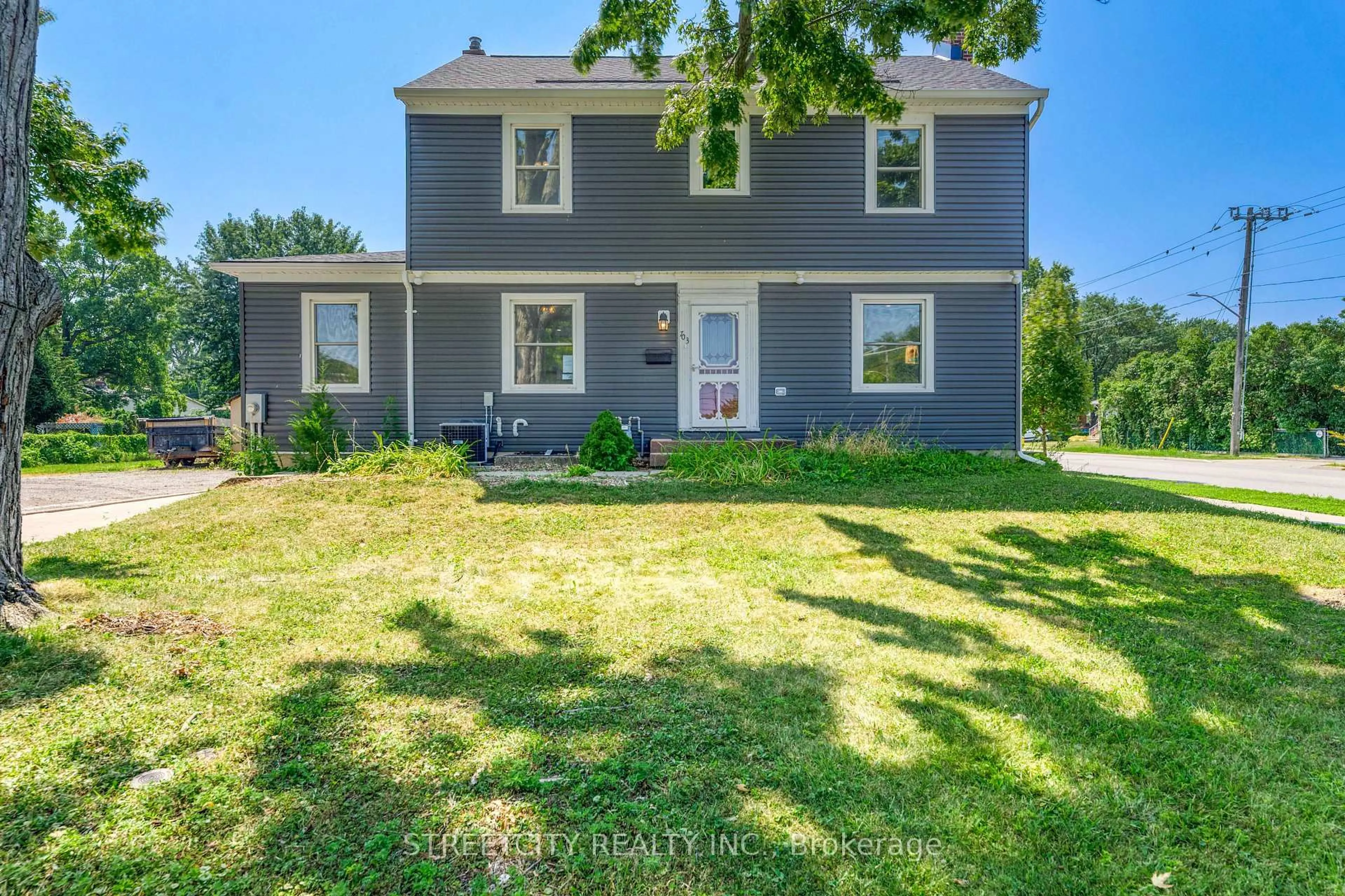 Unknown for 703 Wellington St, Sarnia Ontario N7T 1J3