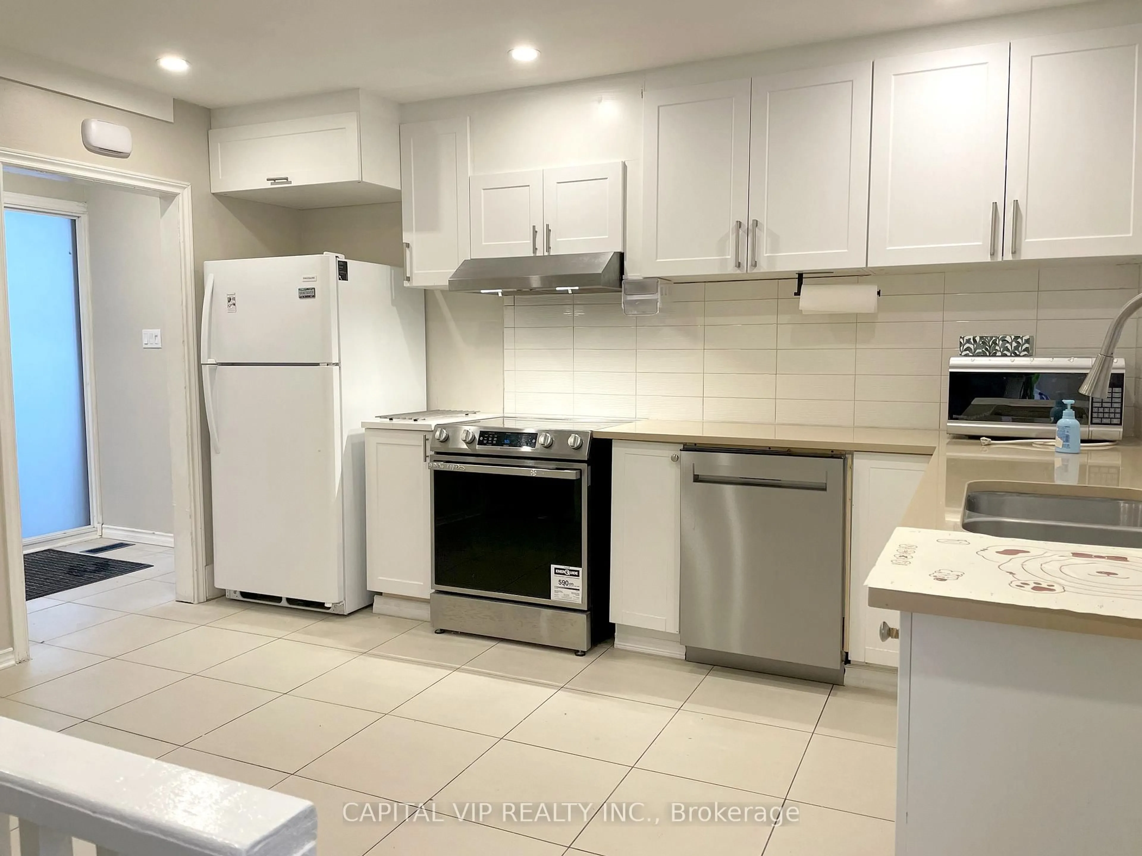 Standard kitchen, ceramic/tile floor for 2367 Baseline Rd, Ottawa Ontario K2C 0E2