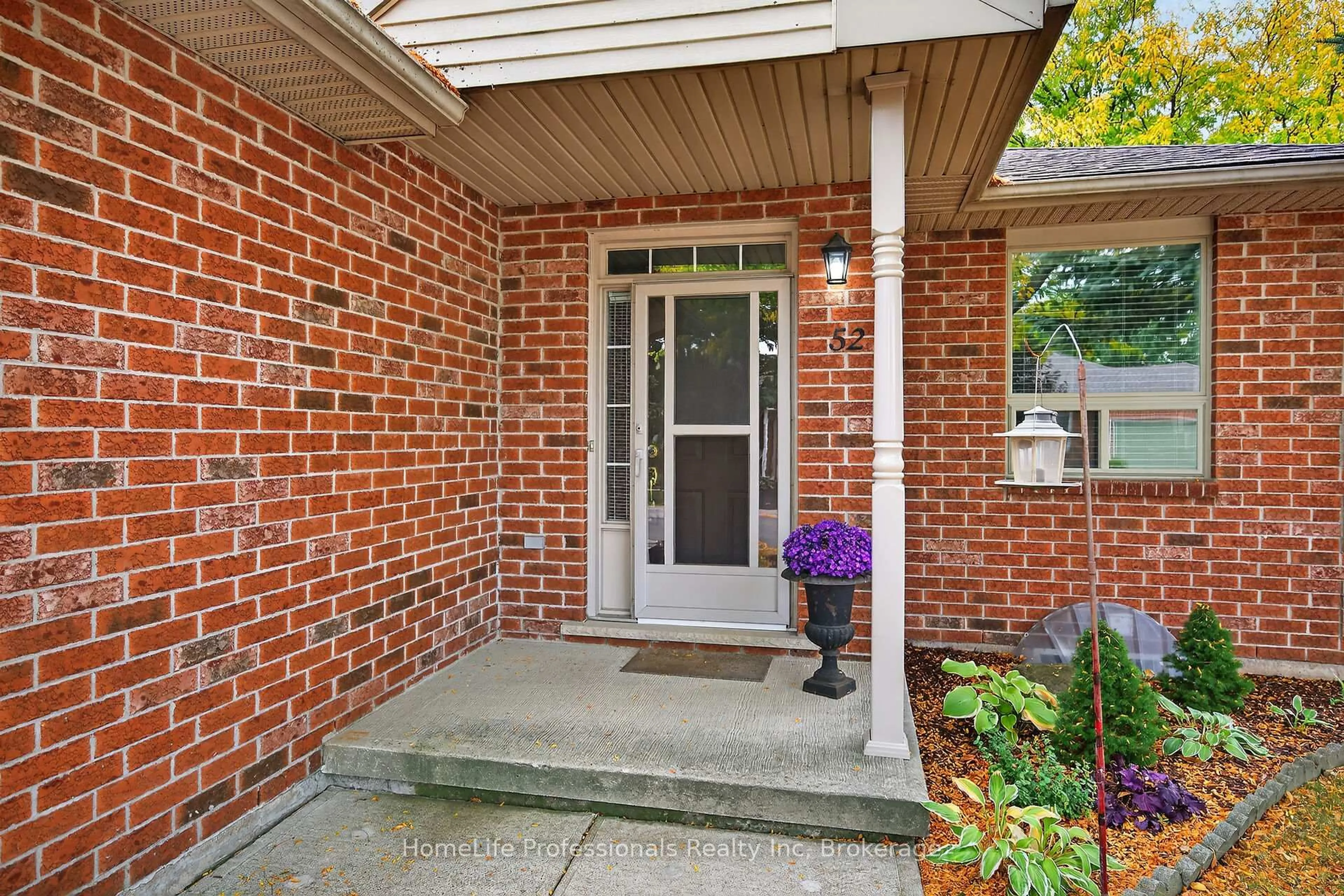 Home with brick exterior material, street for 52 Twentyplace Blvd #28, Hamilton Ontario L0R 1W0