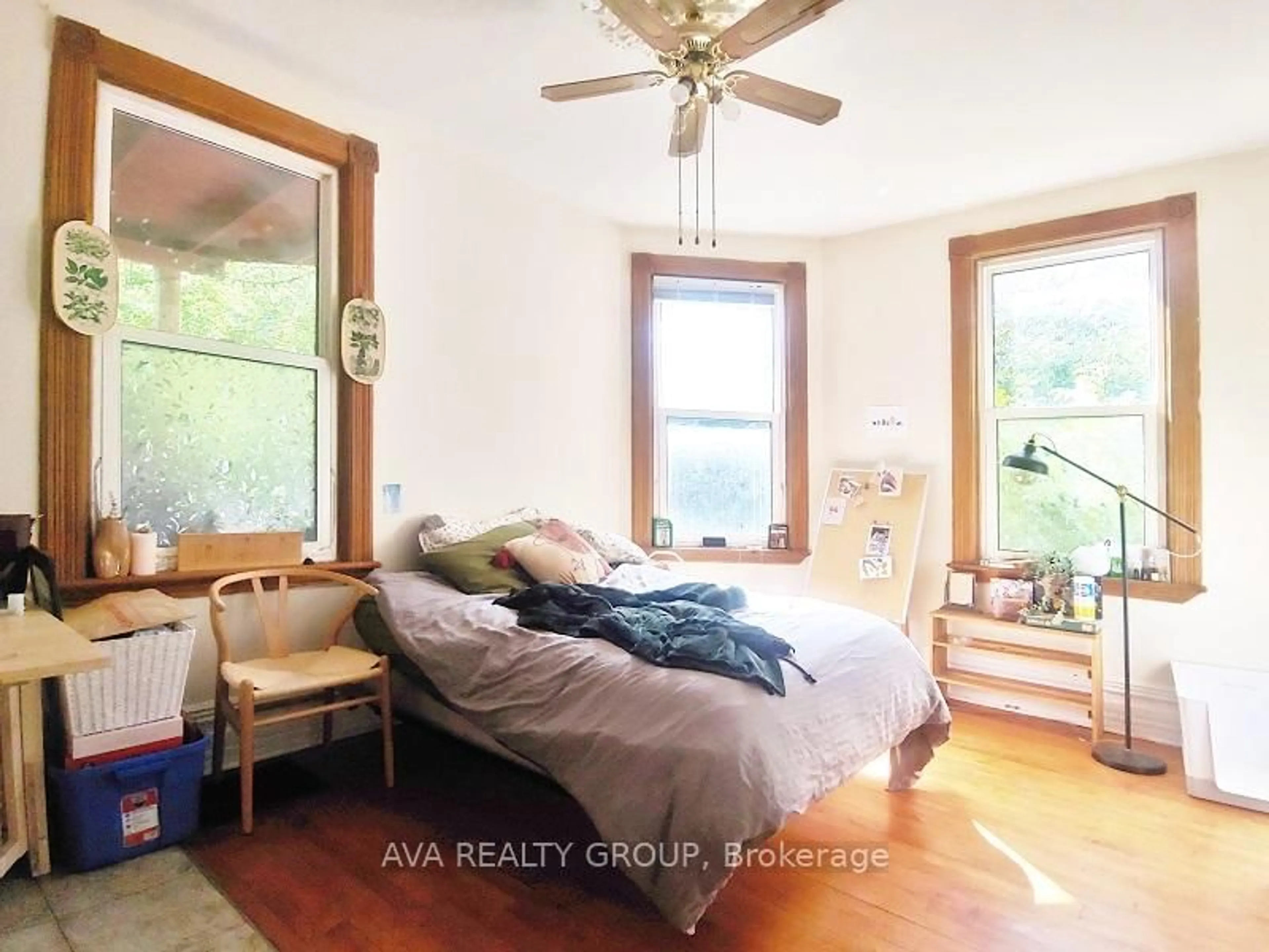 A pic of a room for 554 Highcroft Ave, Ottawa Ontario K1Z 5J5