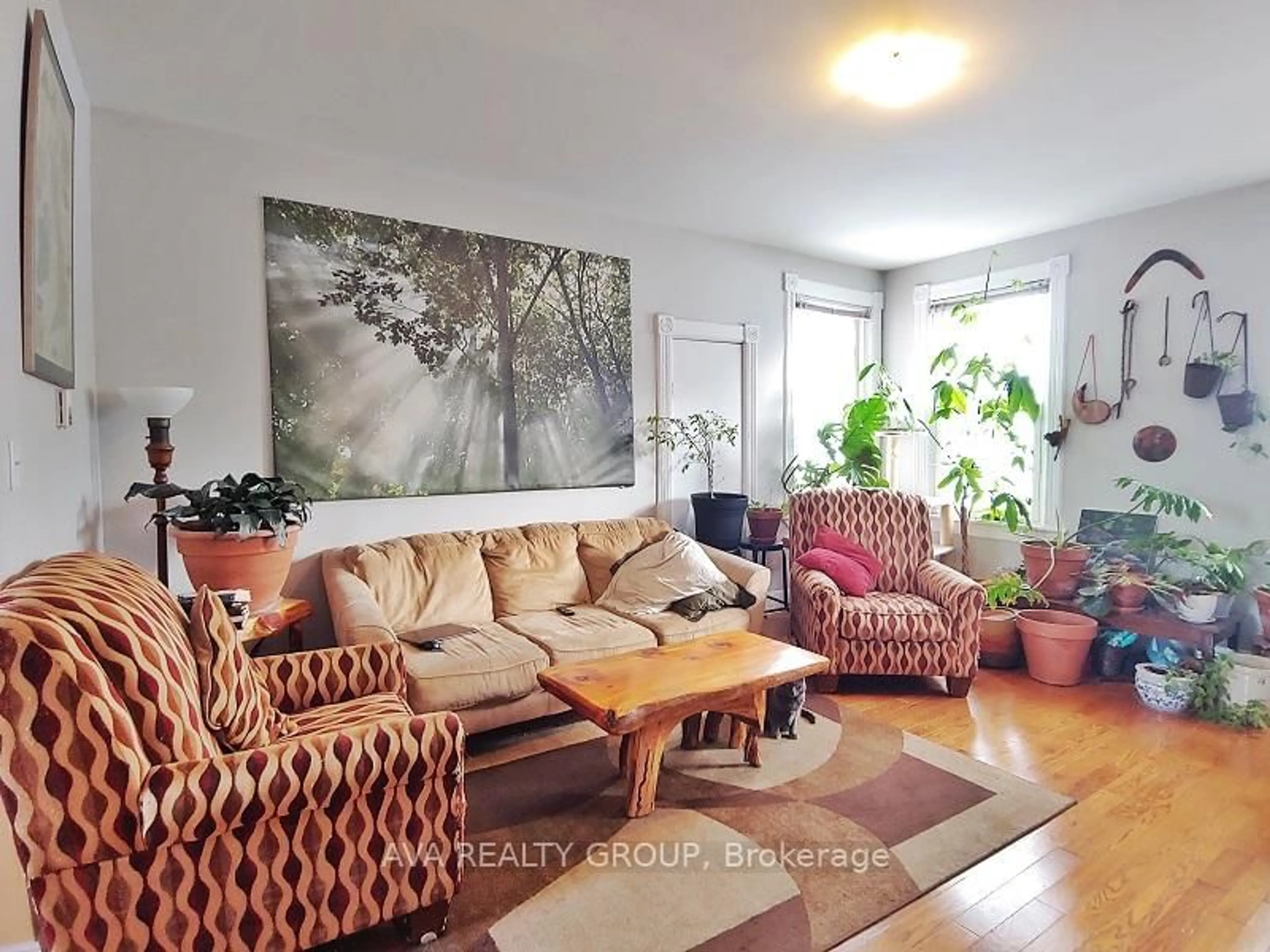 Living room with furniture, unknown for 554 Highcroft Ave, Ottawa Ontario K1Z 5J5