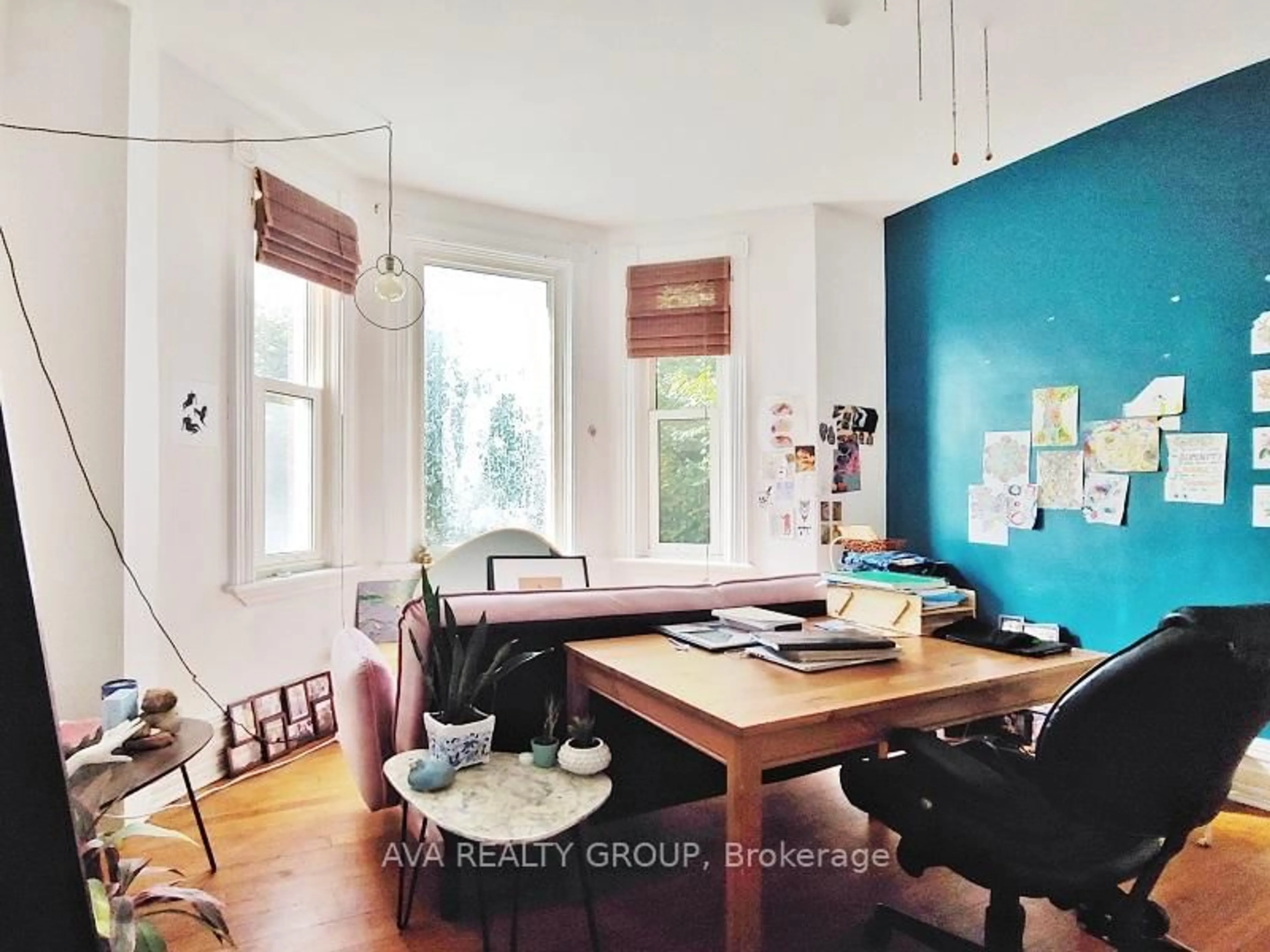 Dining room, wood/laminate floor for 554 Highcroft Ave, Ottawa Ontario K1Z 5J5