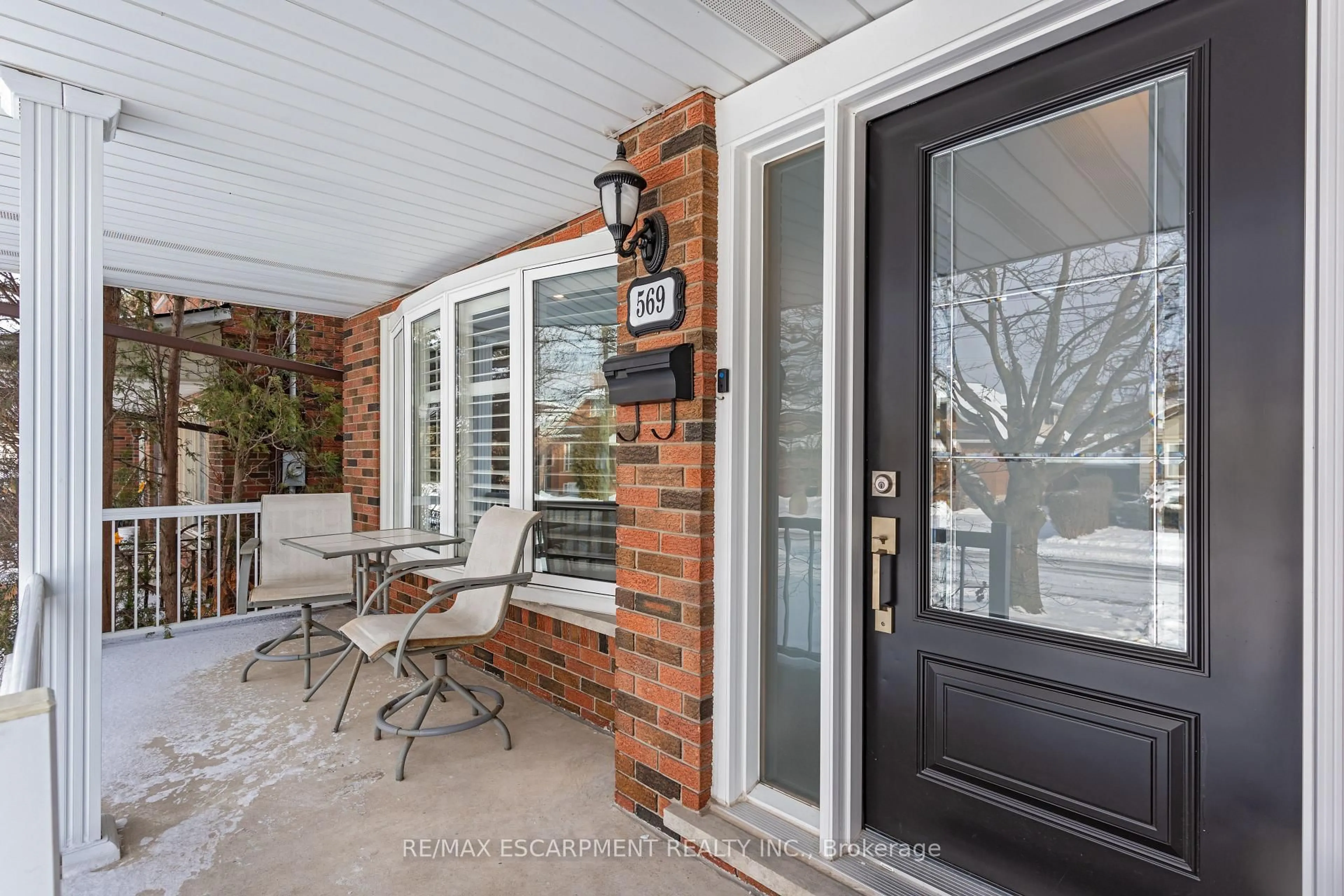 Indoor entryway for 569 Rosseau Rd, Hamilton Ontario L8K 4T7