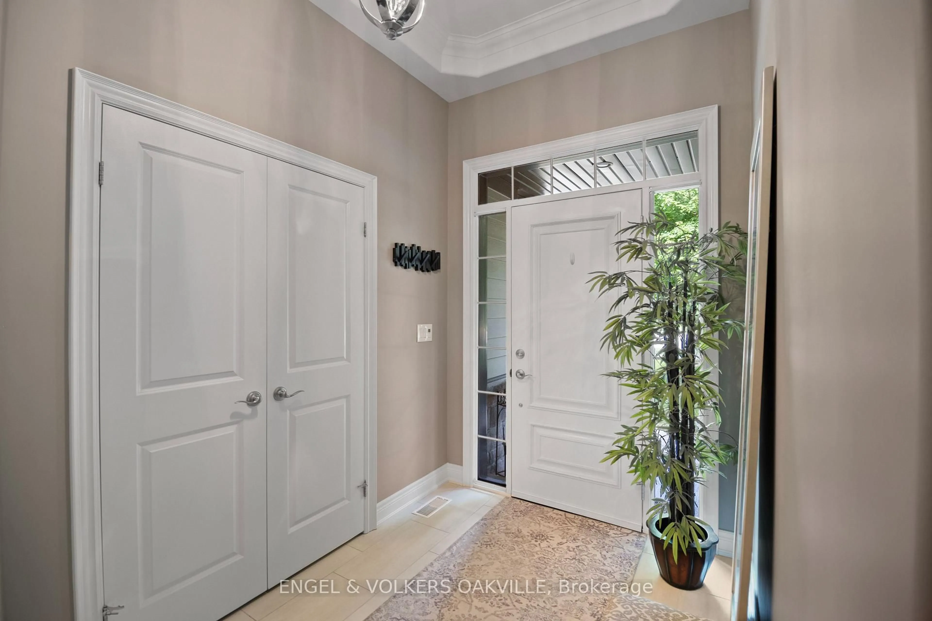Indoor entryway for 2 Sawmill Lane, Niagara-on-the-Lake Ontario L0S 1J1