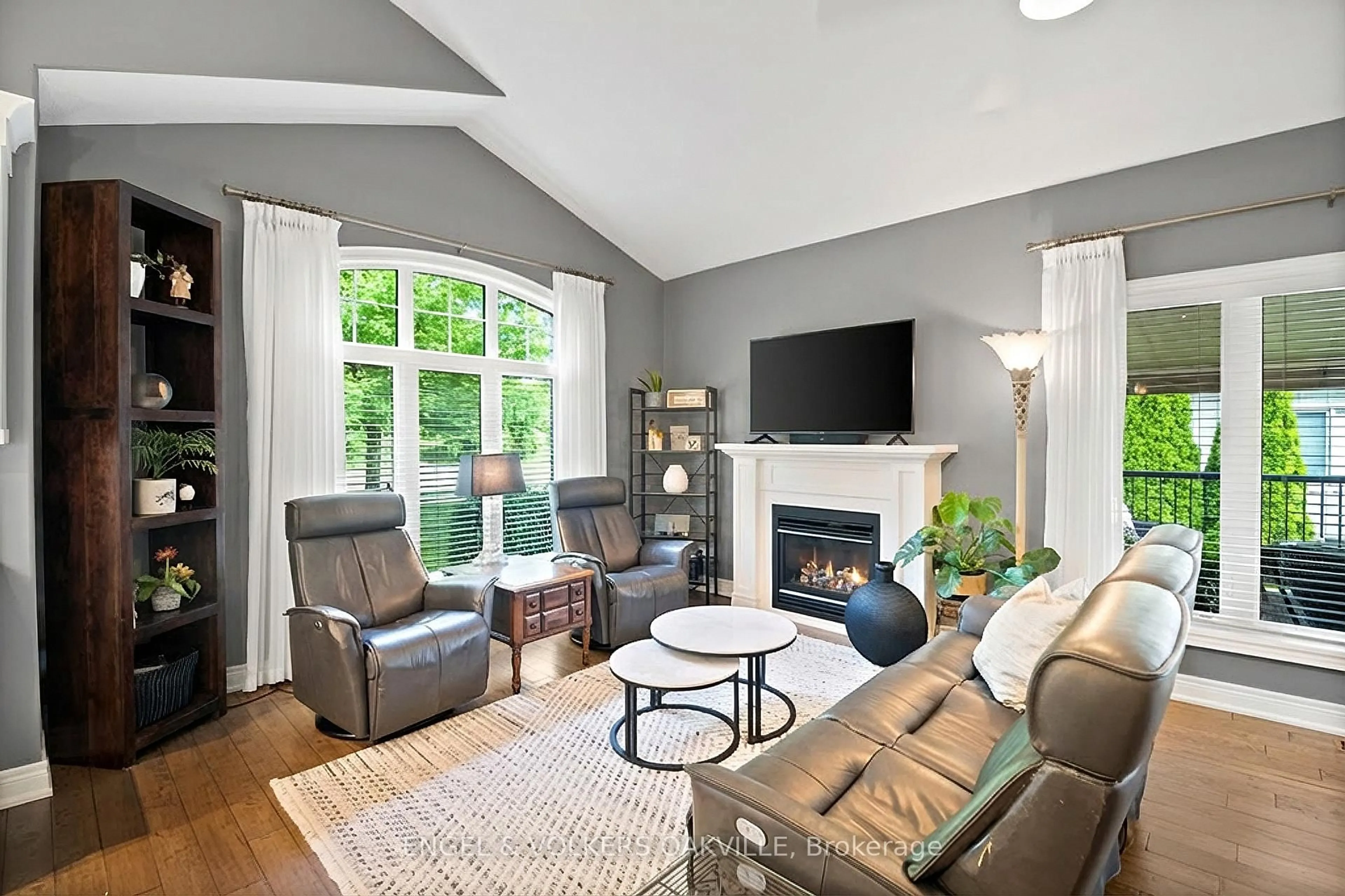 Living room with furniture, unknown for 2 Sawmill Lane, Niagara-on-the-Lake Ontario L0S 1J1