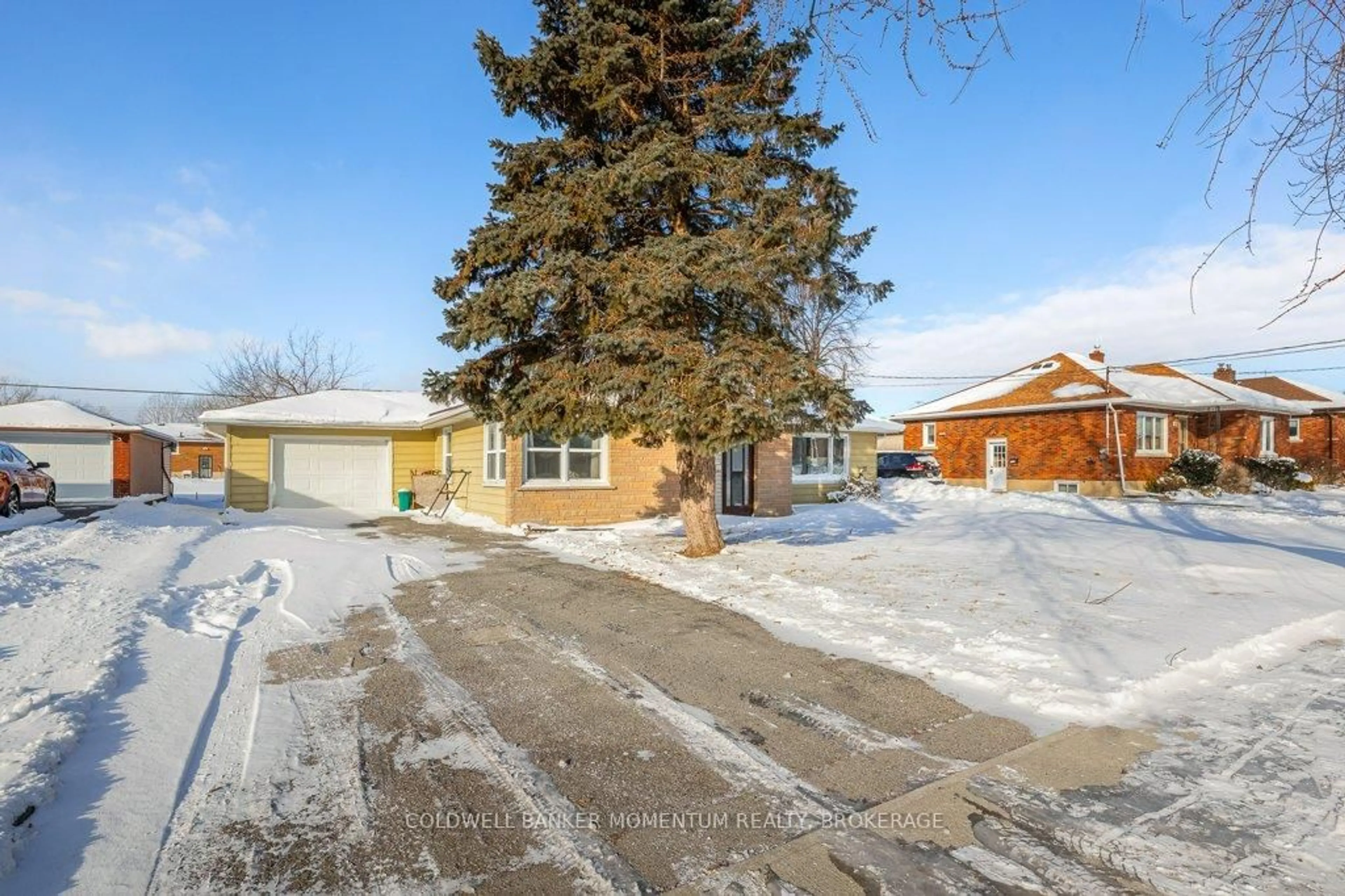 A pic from outside/outdoor area/front of a property/back of a property/a pic from drone, street for 110 Clarke St, Port Colborne Ontario L3K 2G3