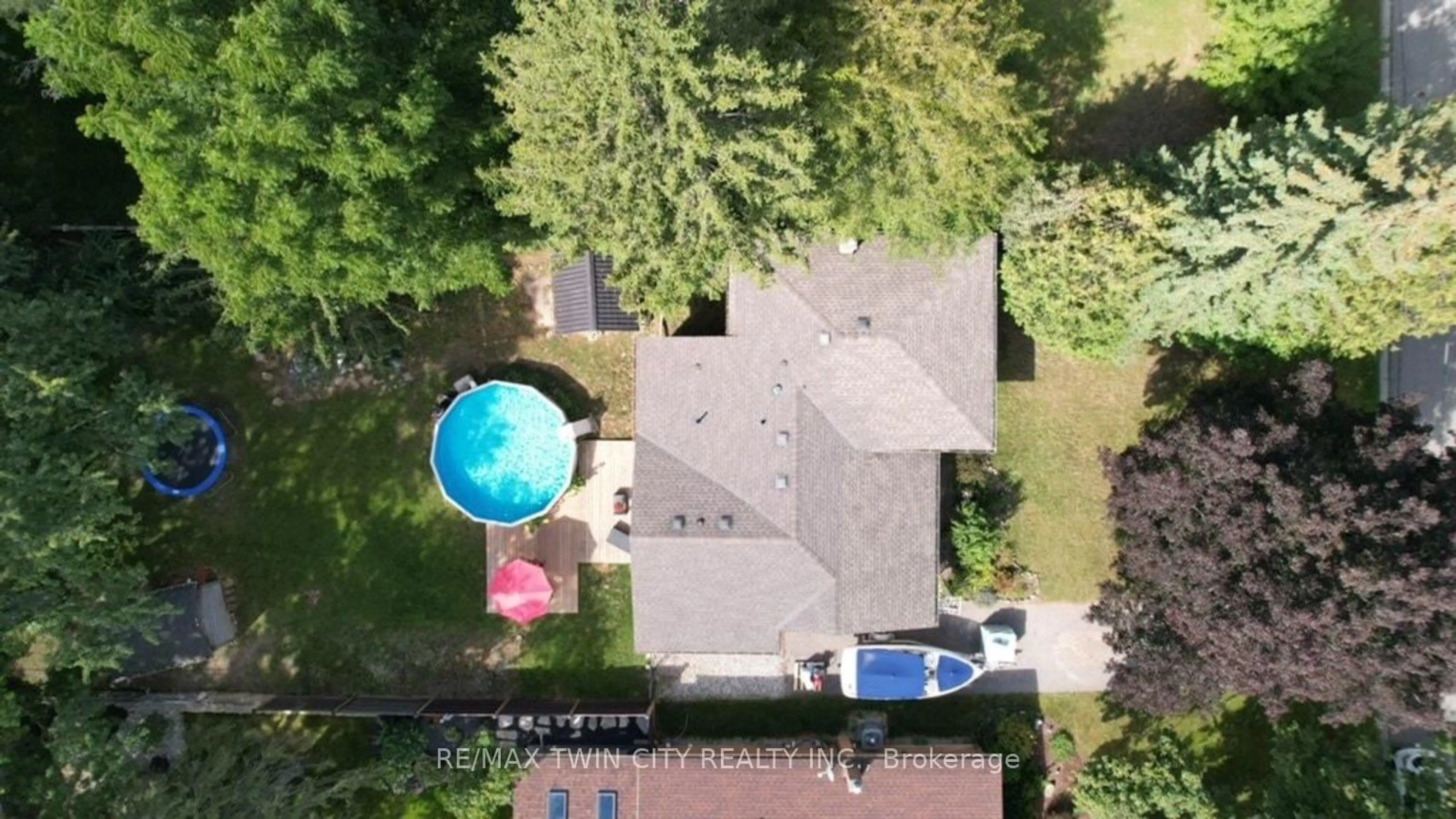 A pic from outside/outdoor area/front of a property/back of a property/a pic from drone, unknown for 58 Kinnard Rd, Brantford Ontario N3T 1P9