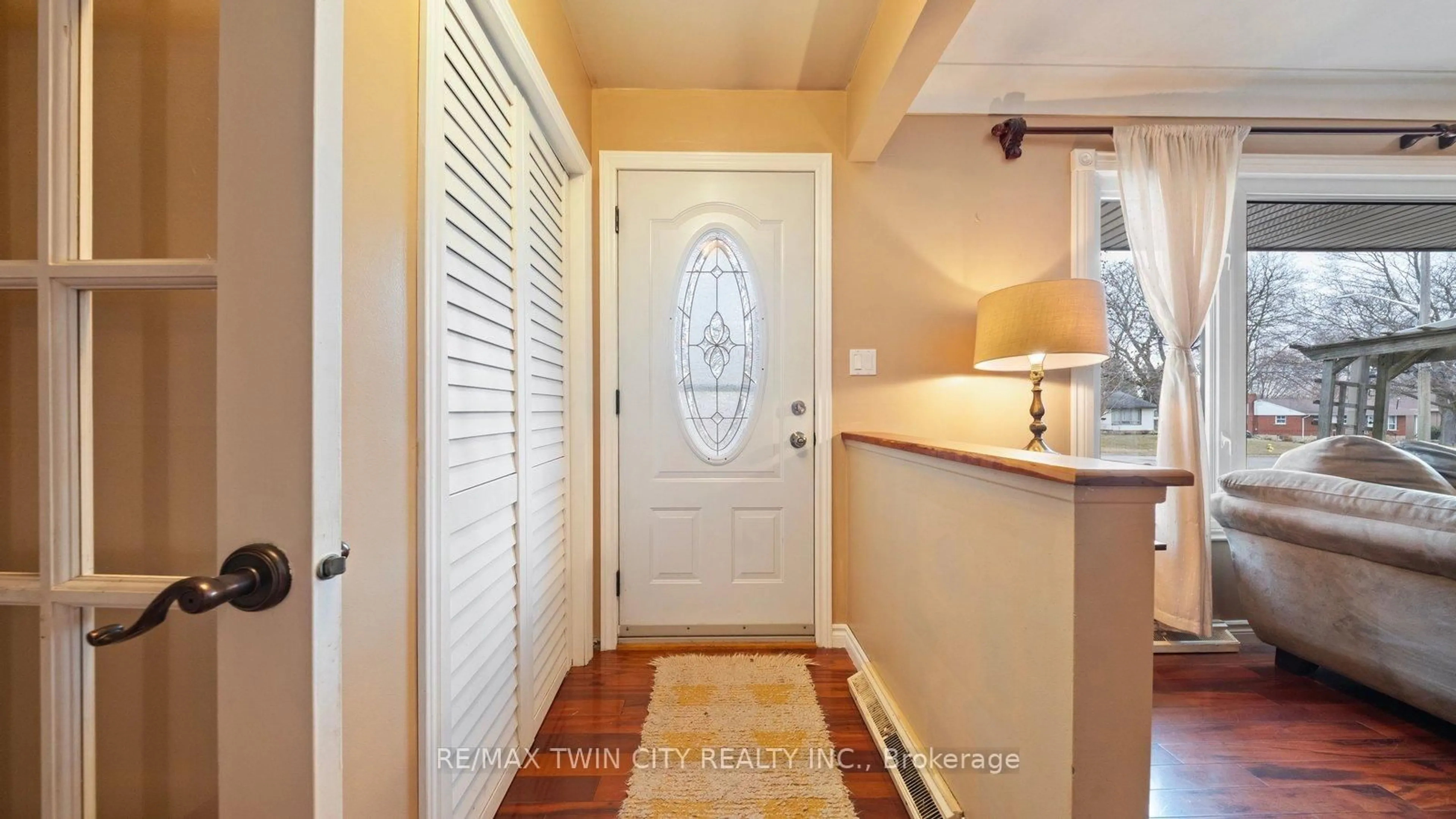 Indoor entryway for 58 Kinnard Rd, Brantford Ontario N3T 1P9