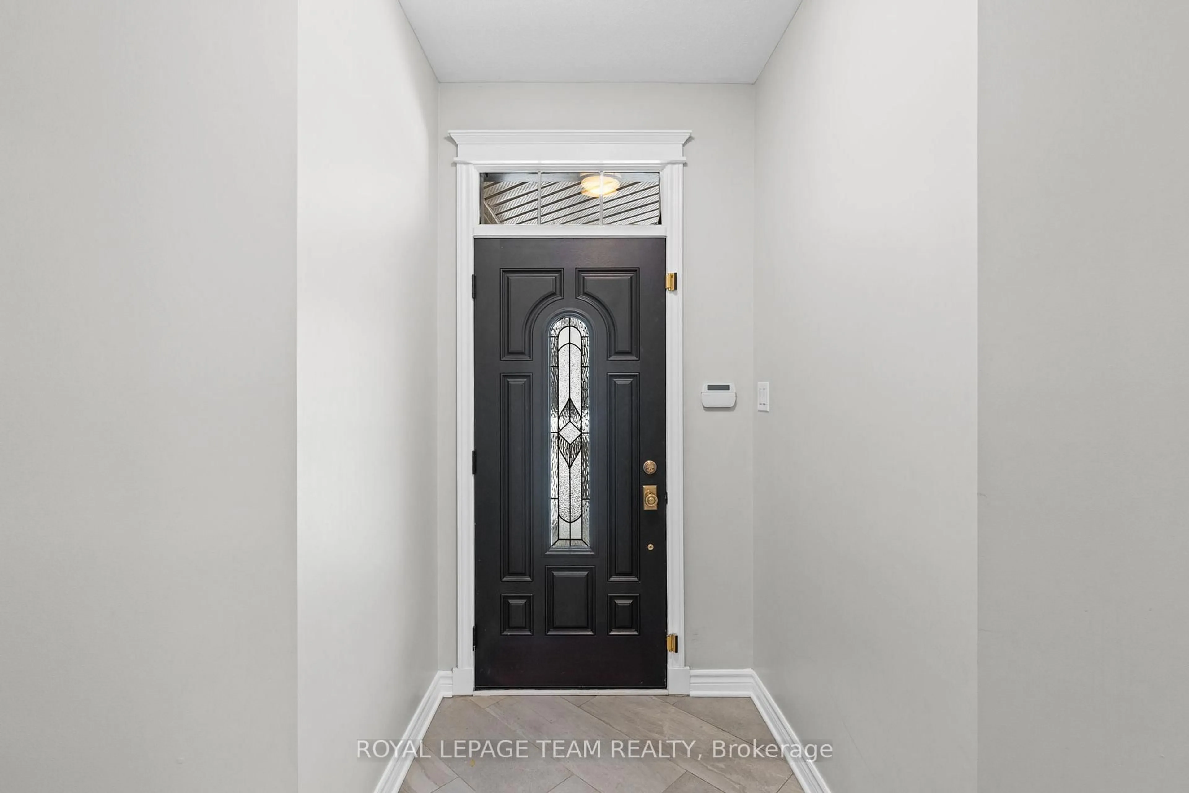 Indoor entryway for 801 Bowercrest Cres, Ottawa Ontario K1V 2K3