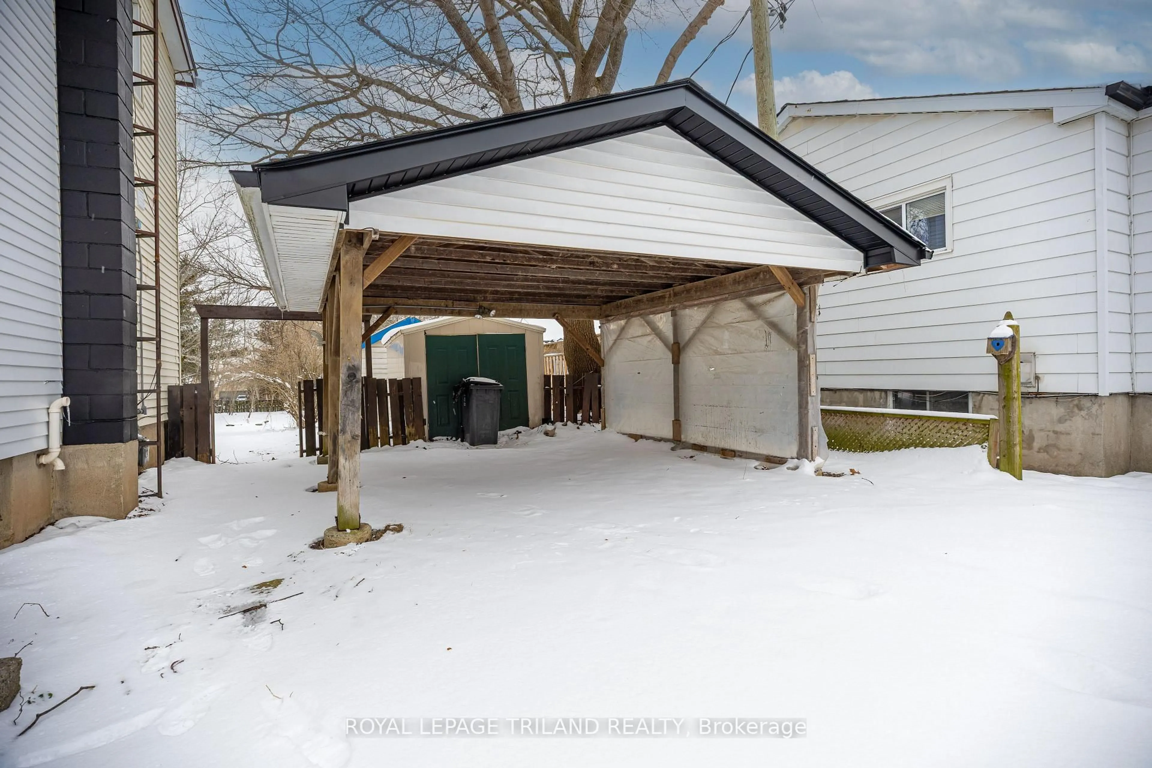 Indoor garage for 1223 Sunningdale Rd, London North Ontario N5X 4B1