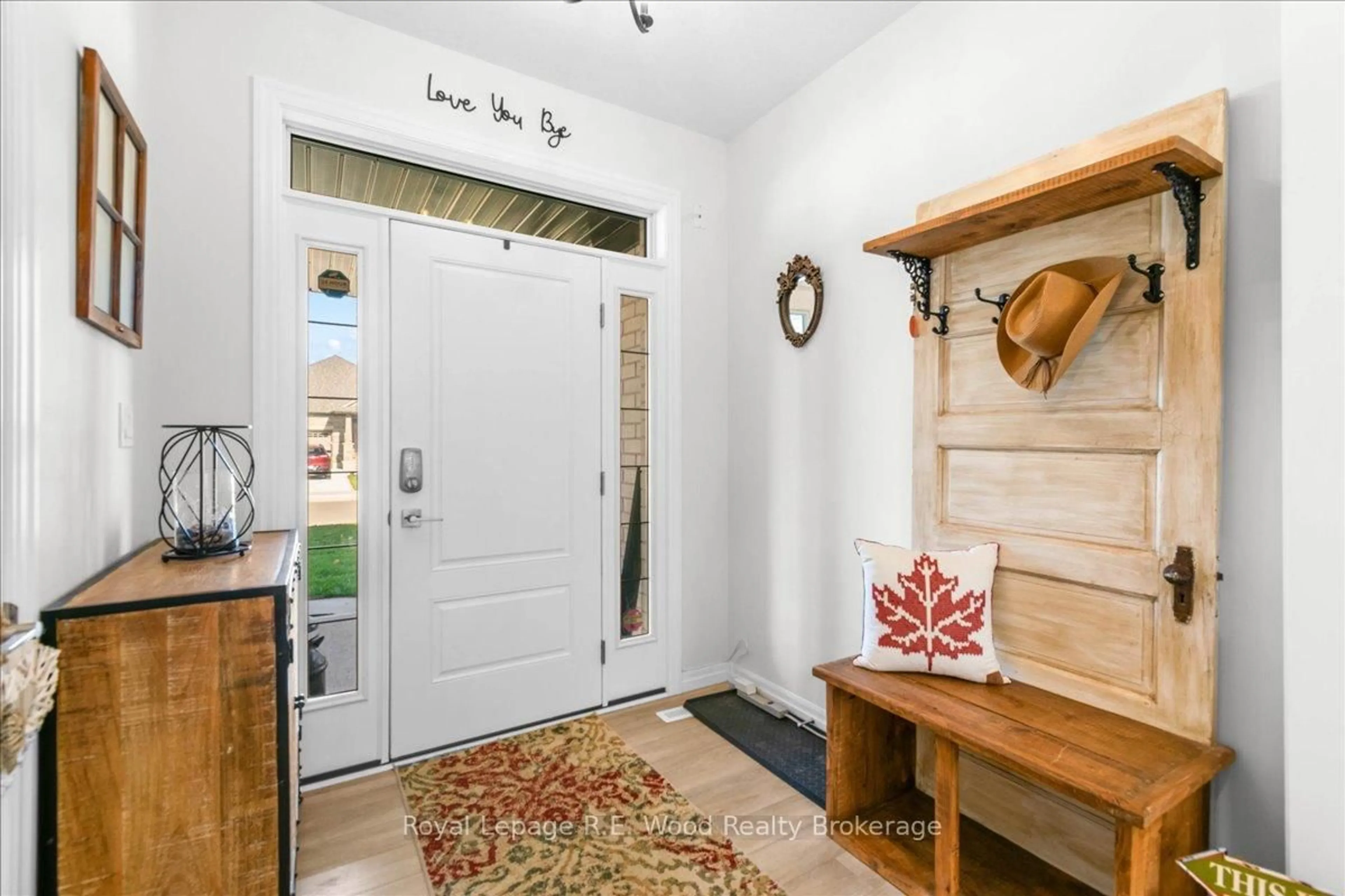 Indoor entryway for 79 Canary St, Tillsonburg Ontario N4G 0K3