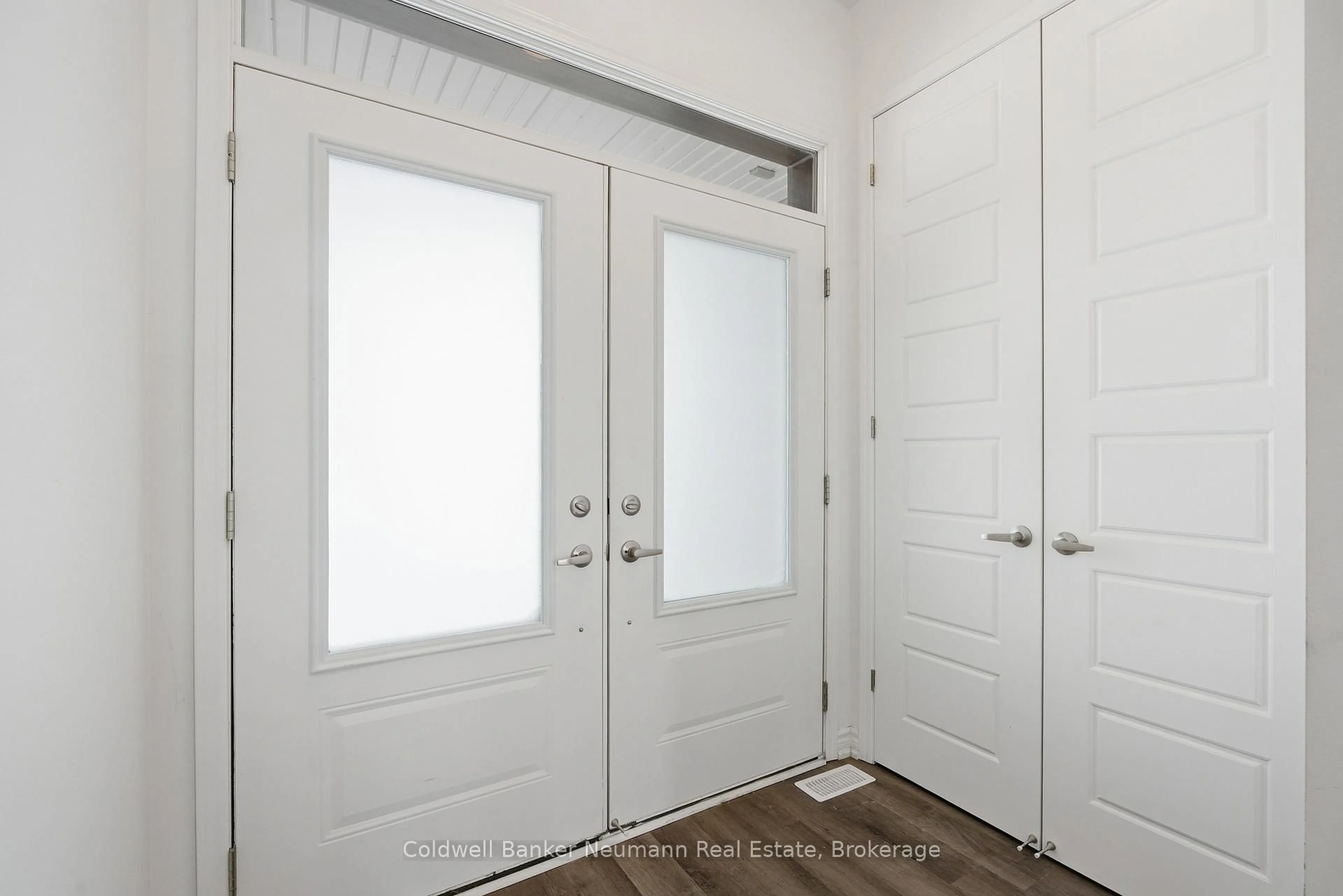 Indoor entryway for 222 Histand Tr, Kitchener Ontario N2R 0S3