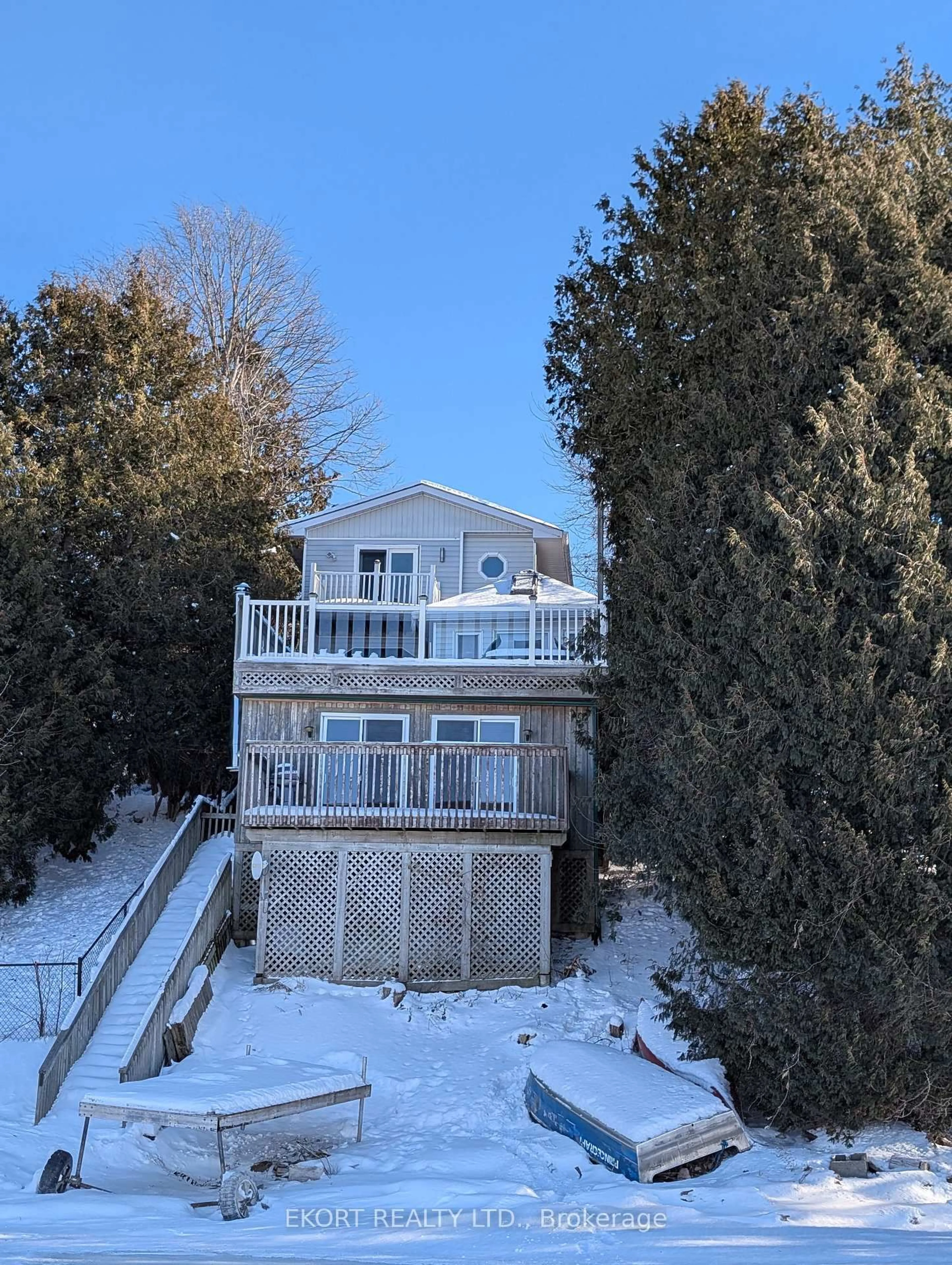 A pic from outside/outdoor area/front of a property/back of a property/a pic from drone, water/lake/river/ocean view for 5427 Young St #460, Hamilton Township Ontario K0K 2H0