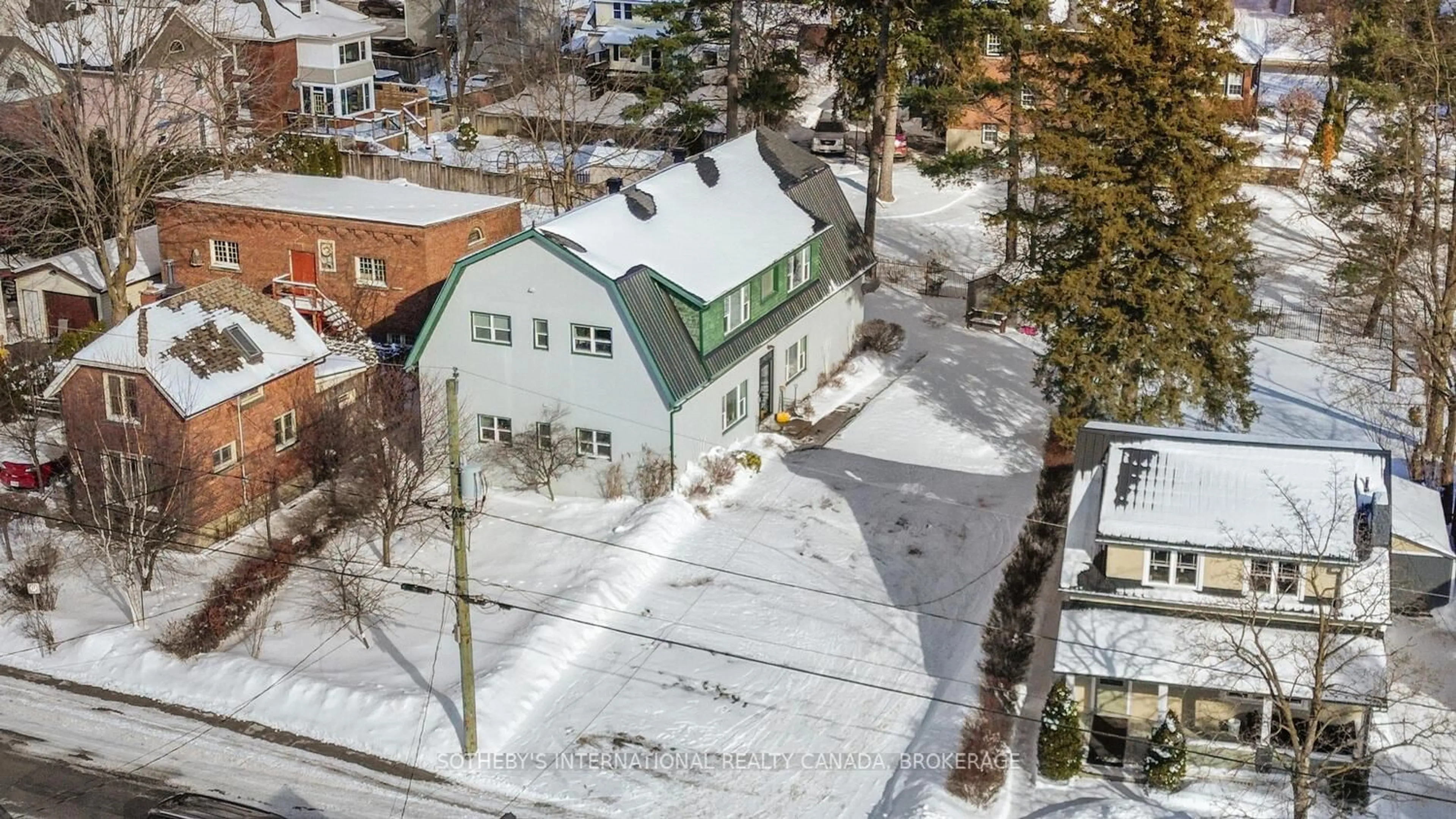 A pic from outside/outdoor area/front of a property/back of a property/a pic from drone, street for 25 Murray St, Brockville Ontario K6V 2W5
