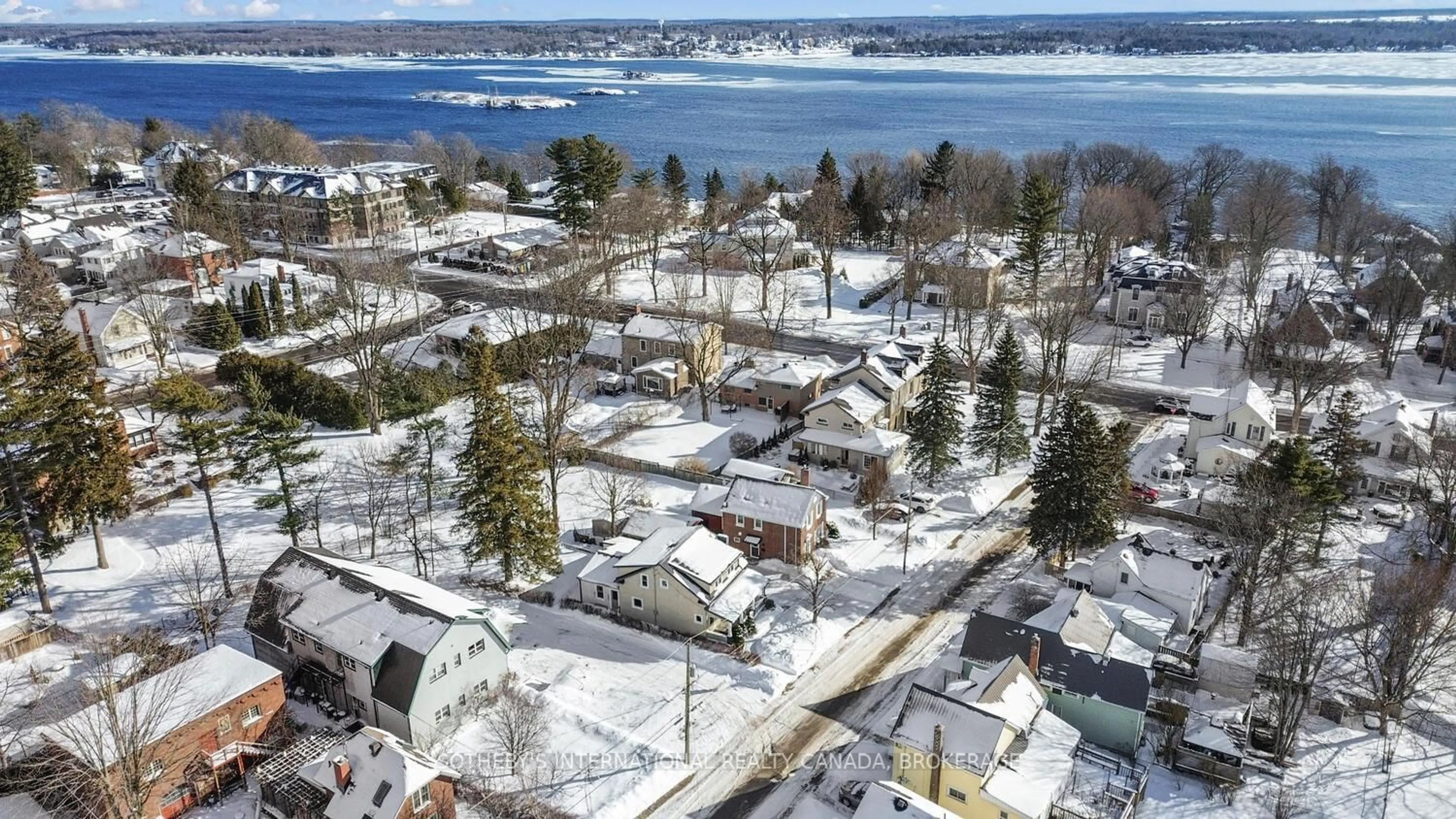 A pic from outside/outdoor area/front of a property/back of a property/a pic from drone, street for 25 Murray St, Brockville Ontario K6V 2W5