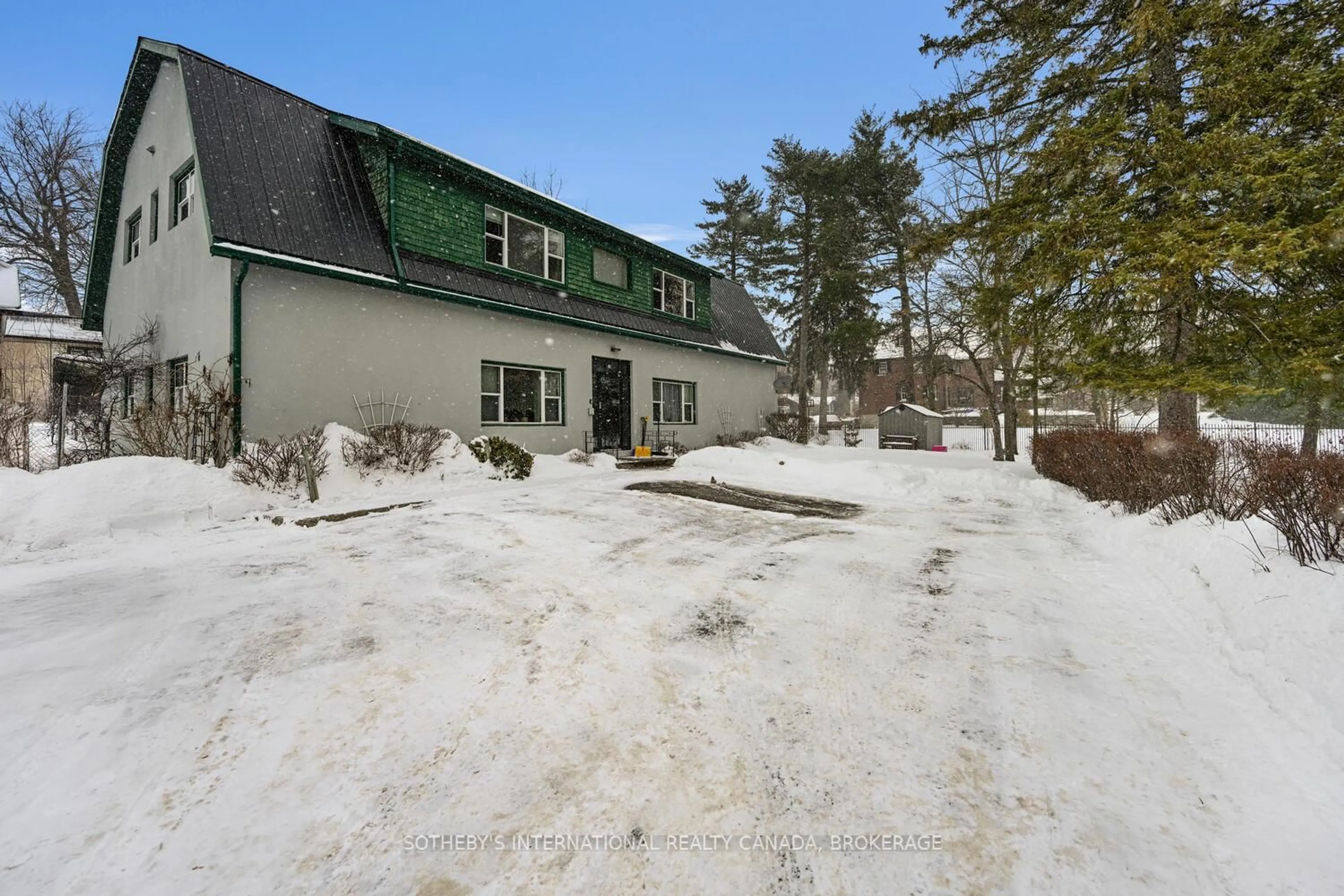 A pic from outside/outdoor area/front of a property/back of a property/a pic from drone, street for 25 Murray St, Brockville Ontario K6V 2W5