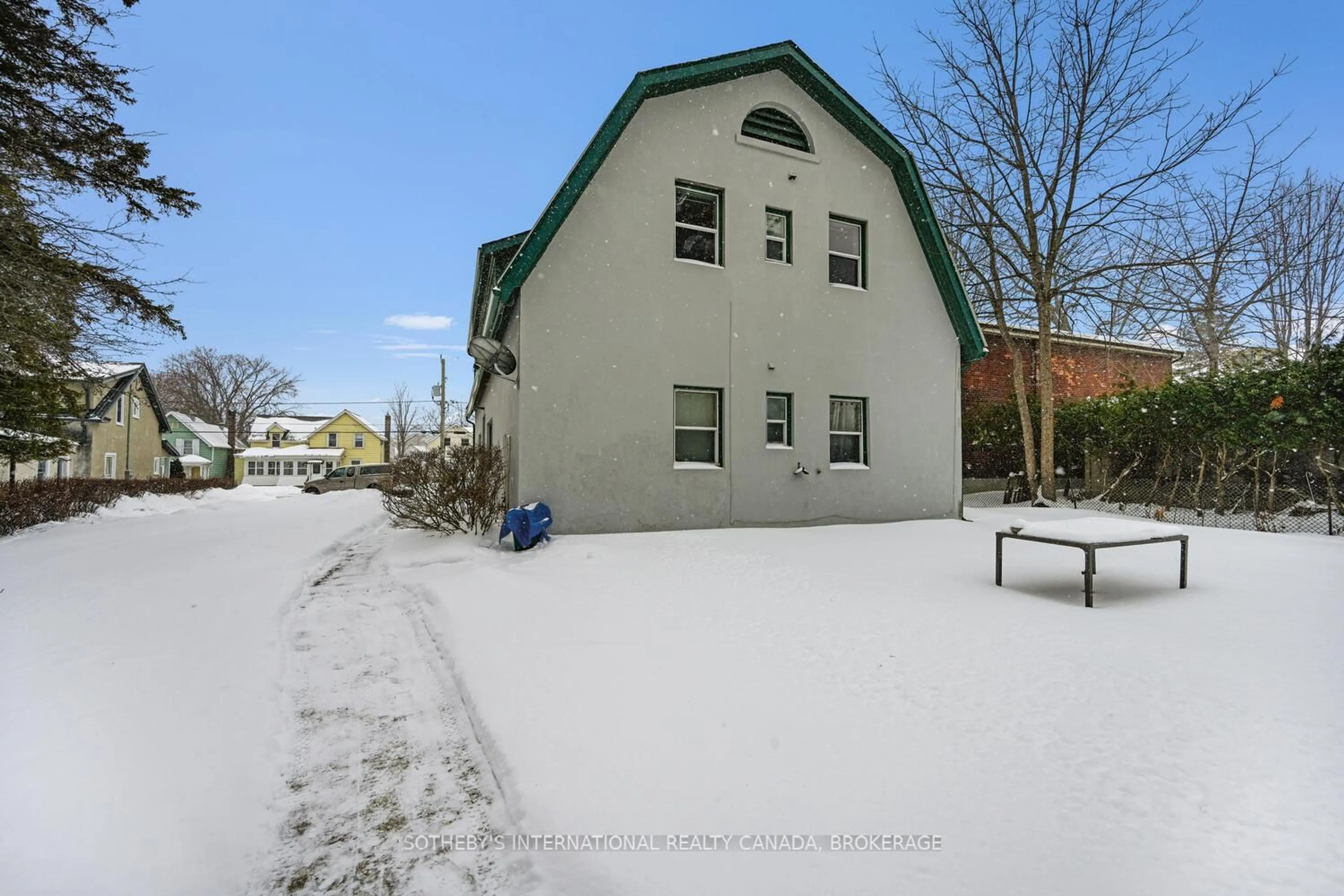 Patio, unknown for 25 Murray St, Brockville Ontario K6V 2W5