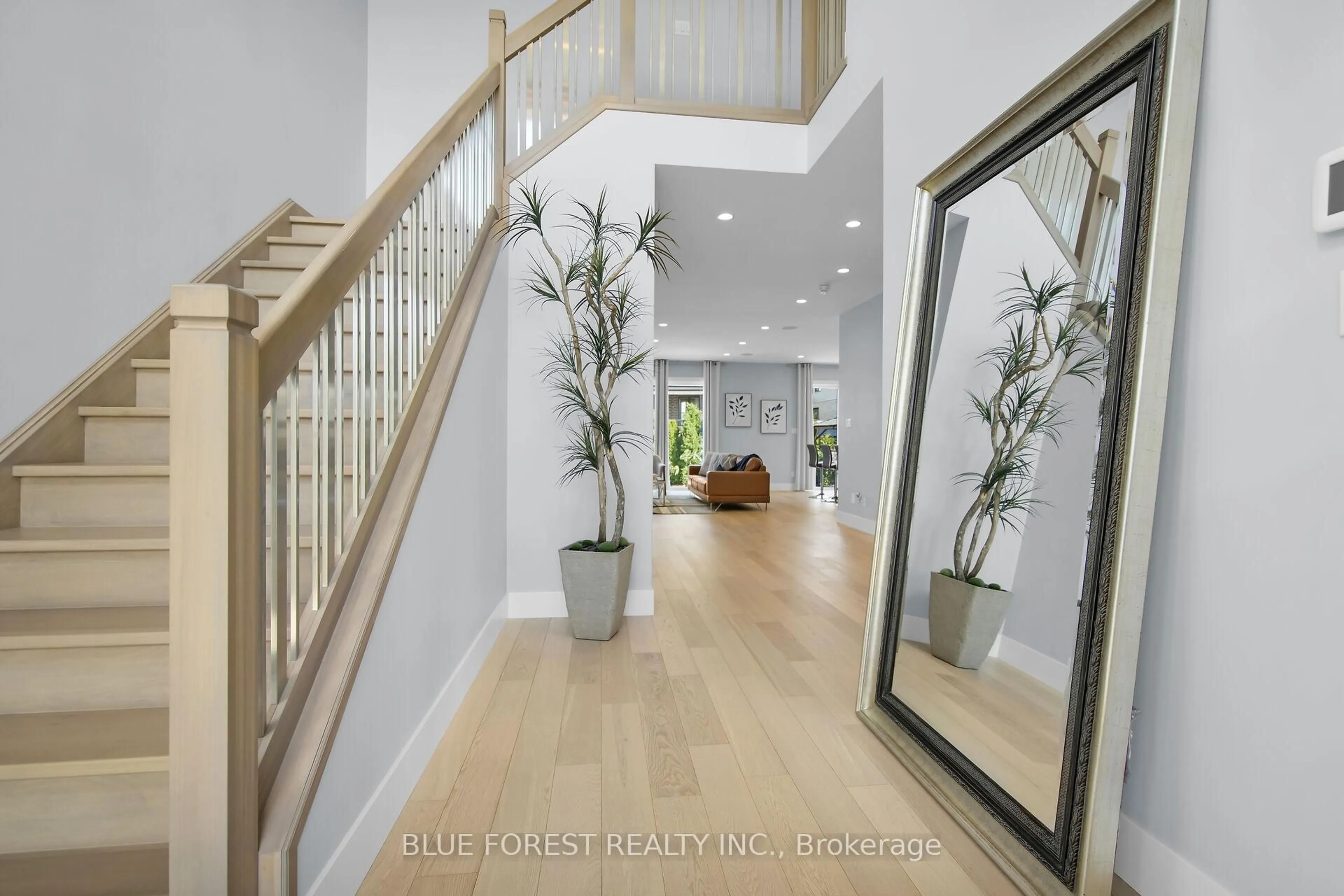 Indoor foyer for 2190 Bakervilla St, London South Ontario N6P 0E5