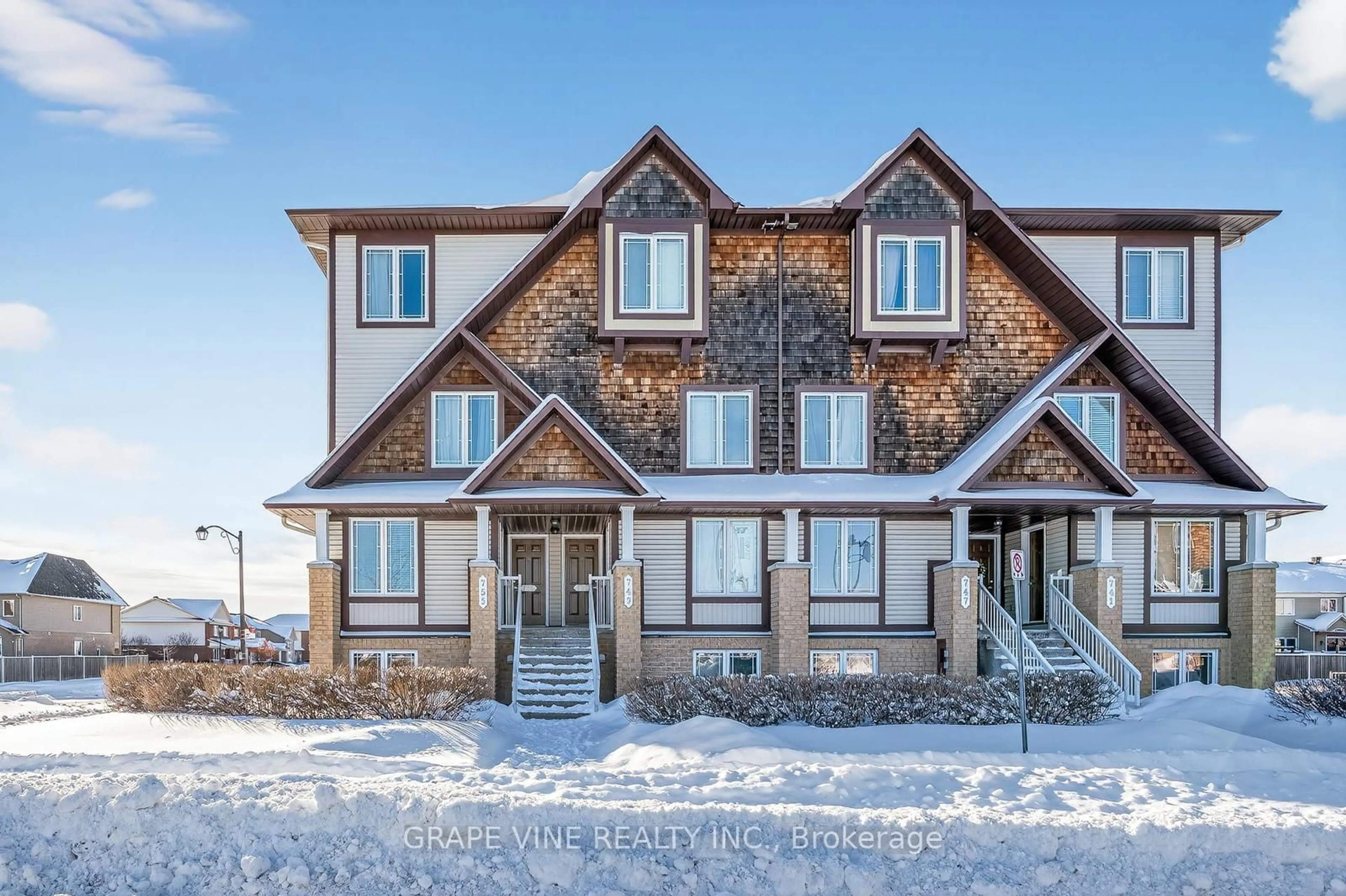 Home with brick exterior material, unknown for 755 Lakeridge Dr, Ottawa Ontario K4A 0N5