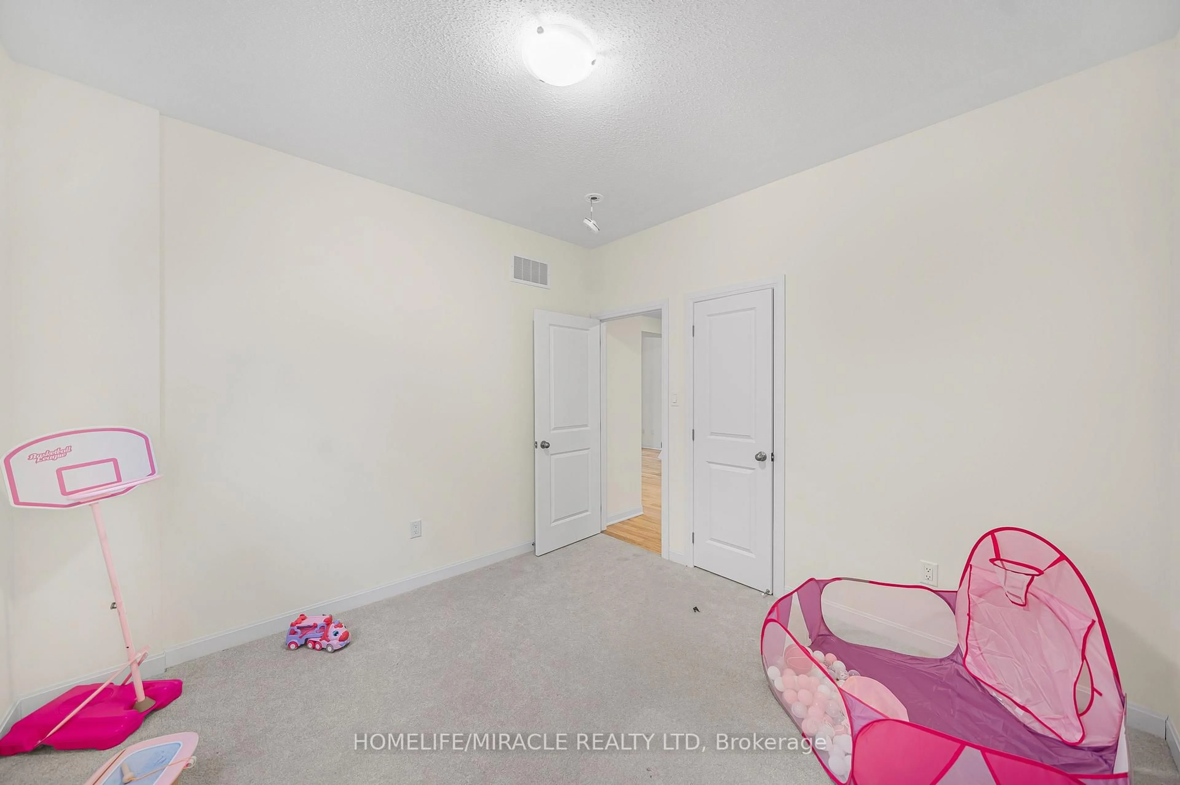 A pic of a room for 166 Country Club Dr, Bath Ontario K0H 1G0