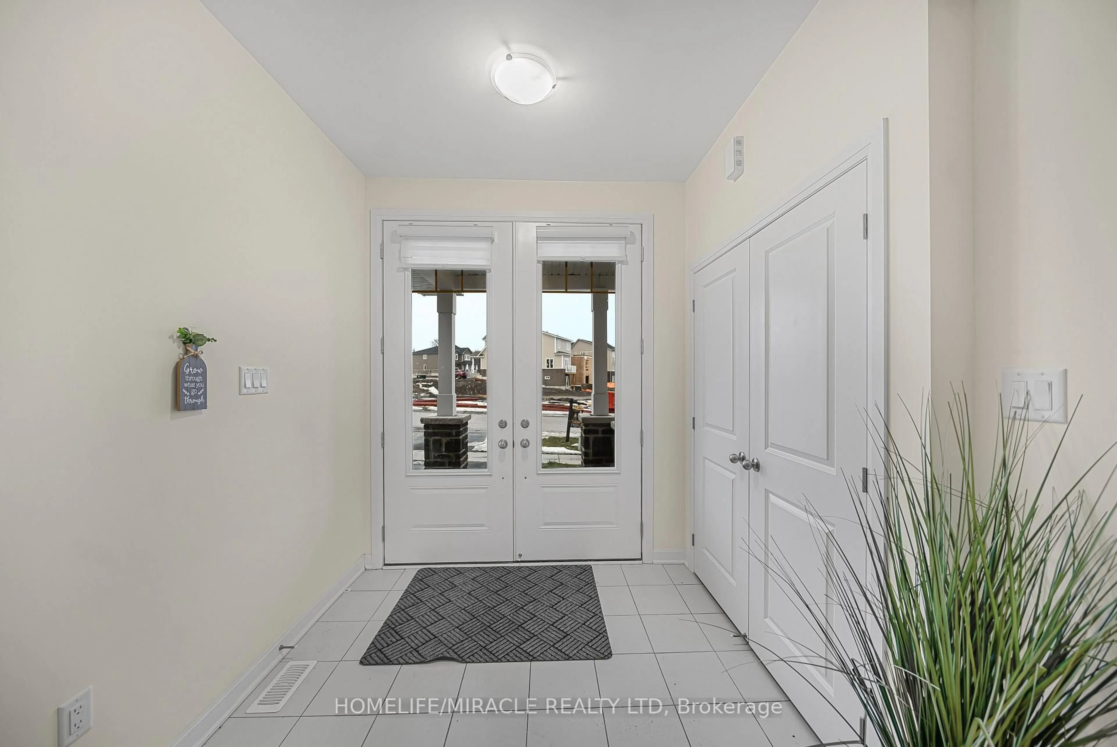 Indoor entryway for 166 Country Club Dr, Bath Ontario K0H 1G0
