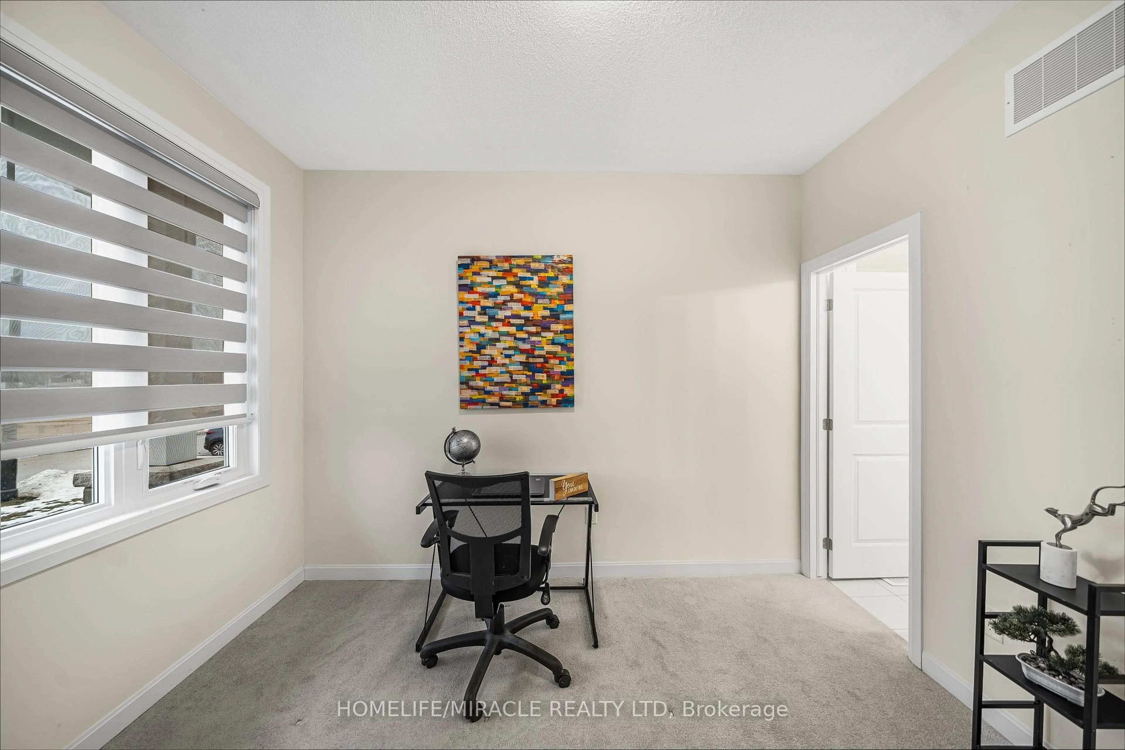 A pic of a room for 166 Country Club Dr, Bath Ontario K0H 1G0