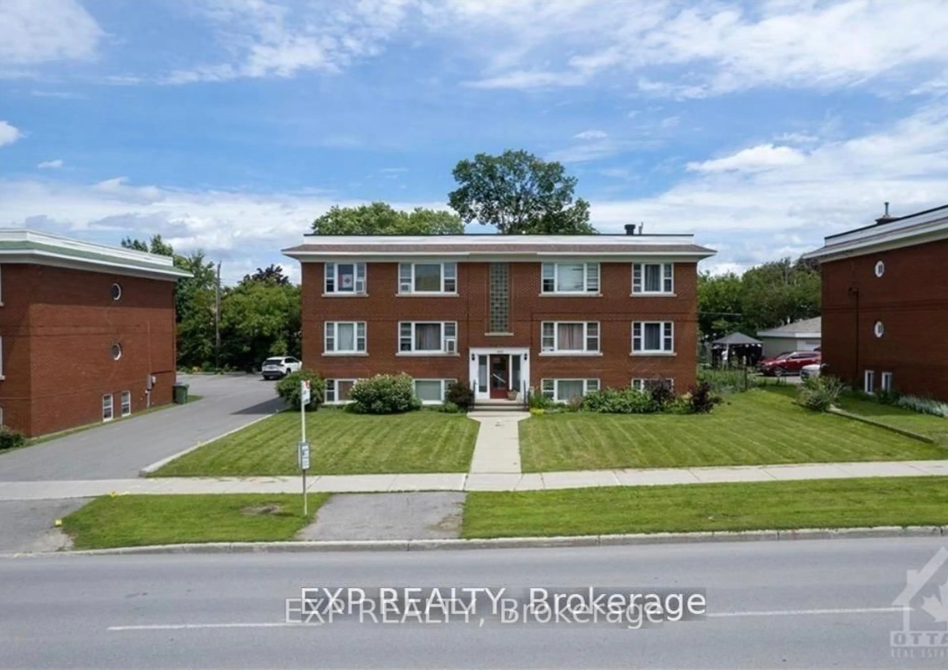 A pic from outside/outdoor area/front of a property/back of a property/a pic from drone, building for 879 Kirkwood Ave, Ottawa Ontario K1Z 5Y3
