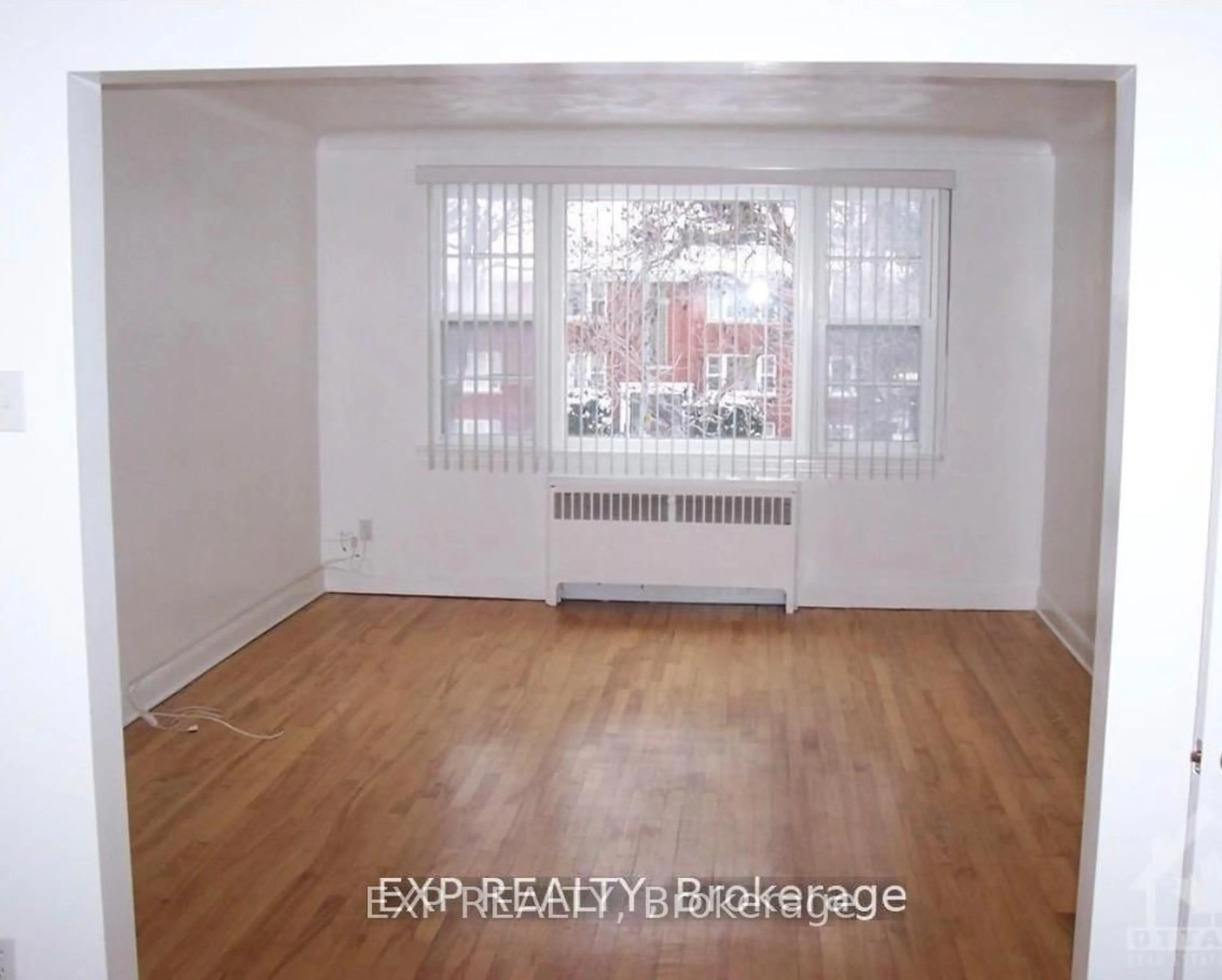 A pic of a room for 879 Kirkwood Ave, Ottawa Ontario K1Z 5Y3