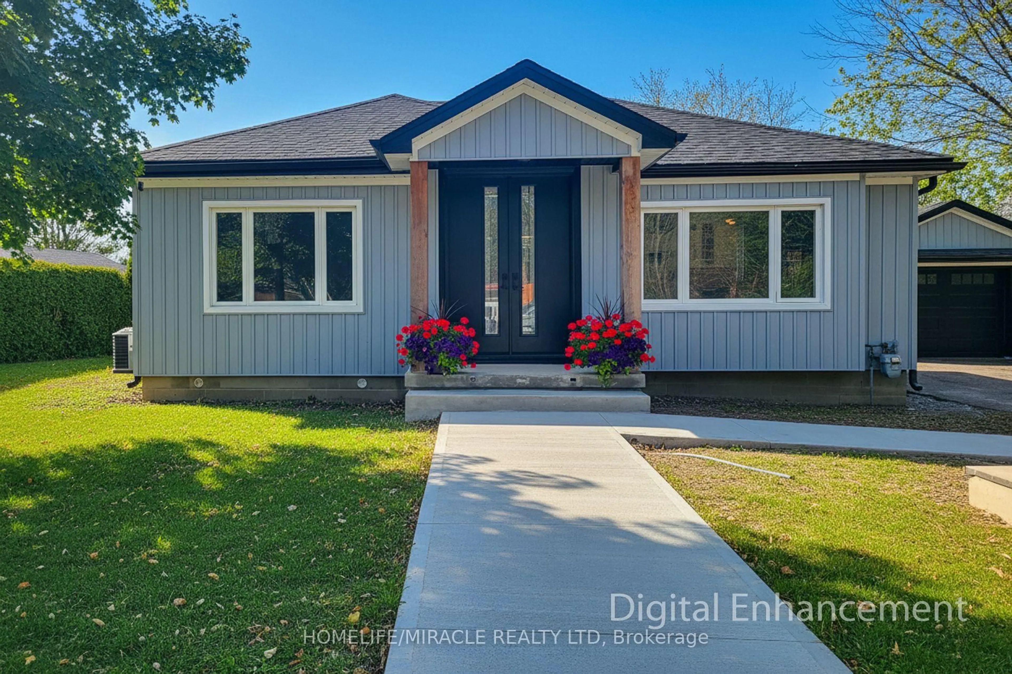 Home with vinyl exterior material, street for 355 Ridge Rd, Grimsby Ontario L3M 4E7