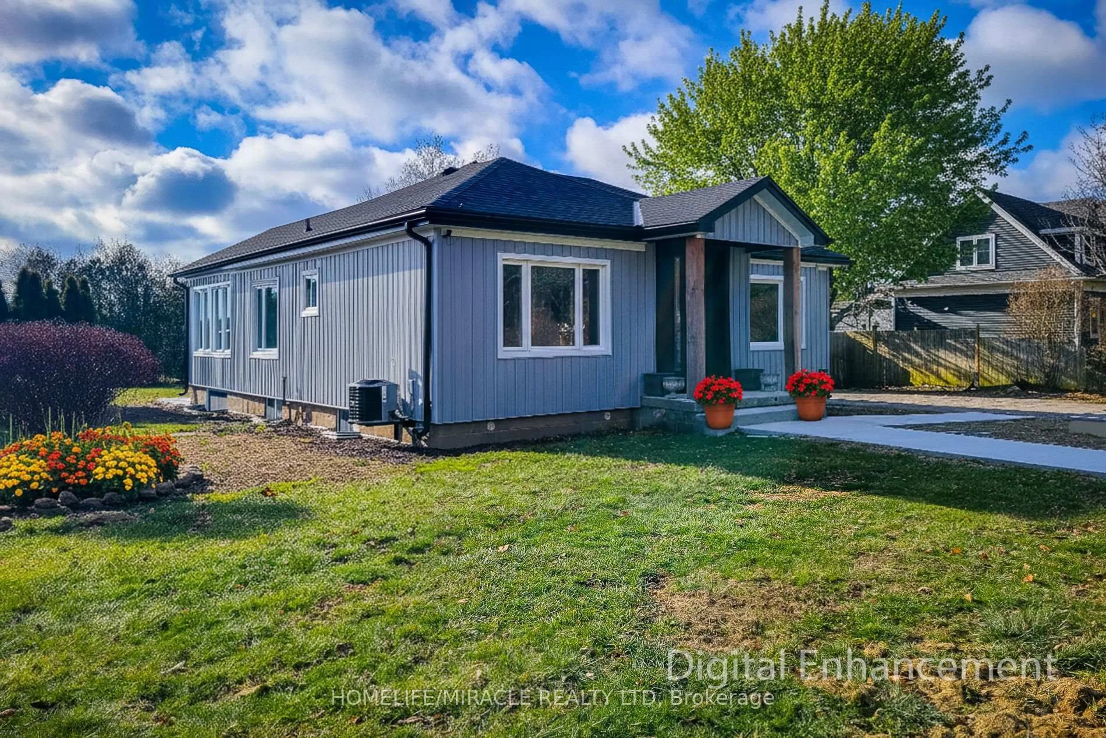 Home with vinyl exterior material, street for 355 Ridge Rd, Grimsby Ontario L3M 4E7