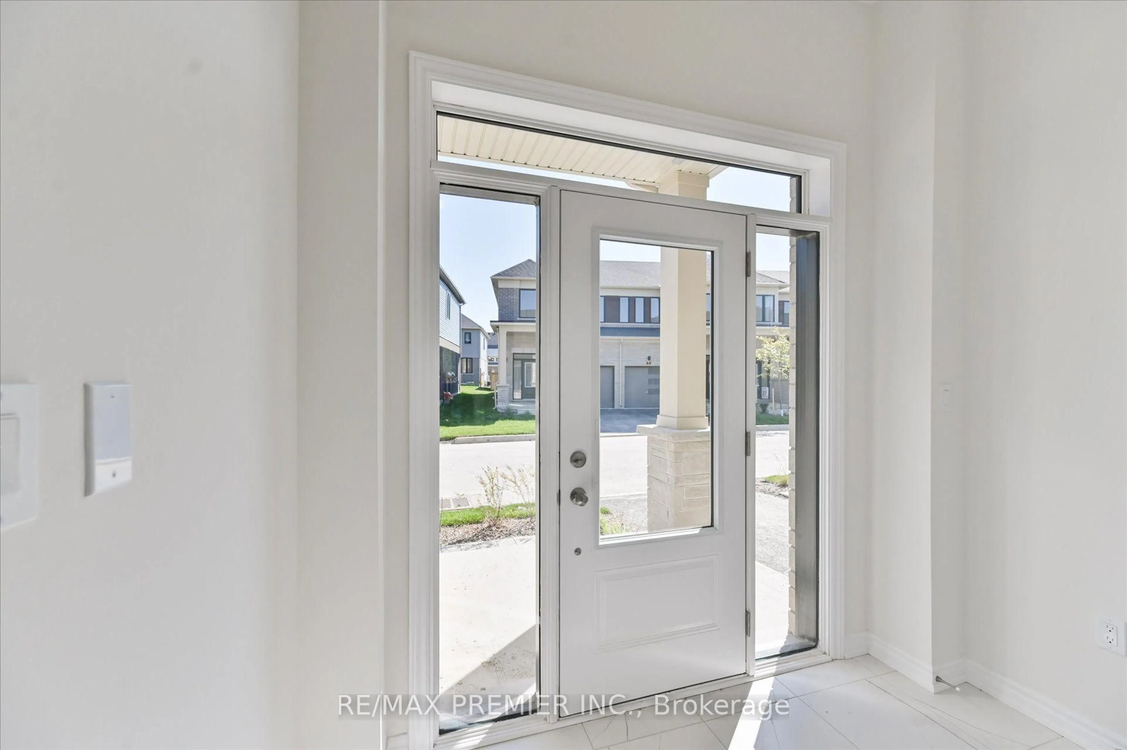 Indoor entryway for 33 Hickey Lane, Kawartha Lakes Ontario K9V 0T2
