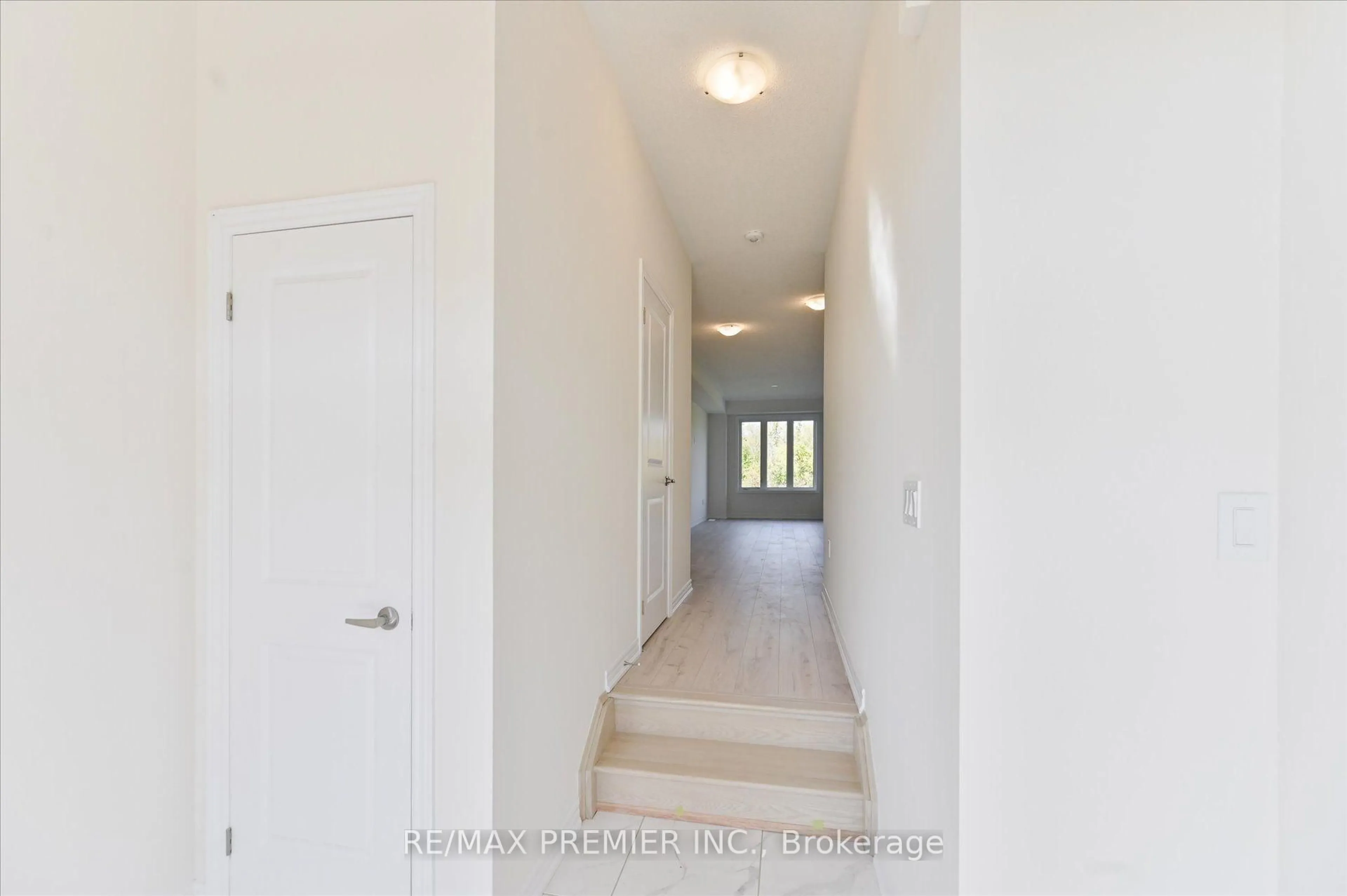 Indoor foyer for 33 Hickey Lane, Kawartha Lakes Ontario K9V 0T2