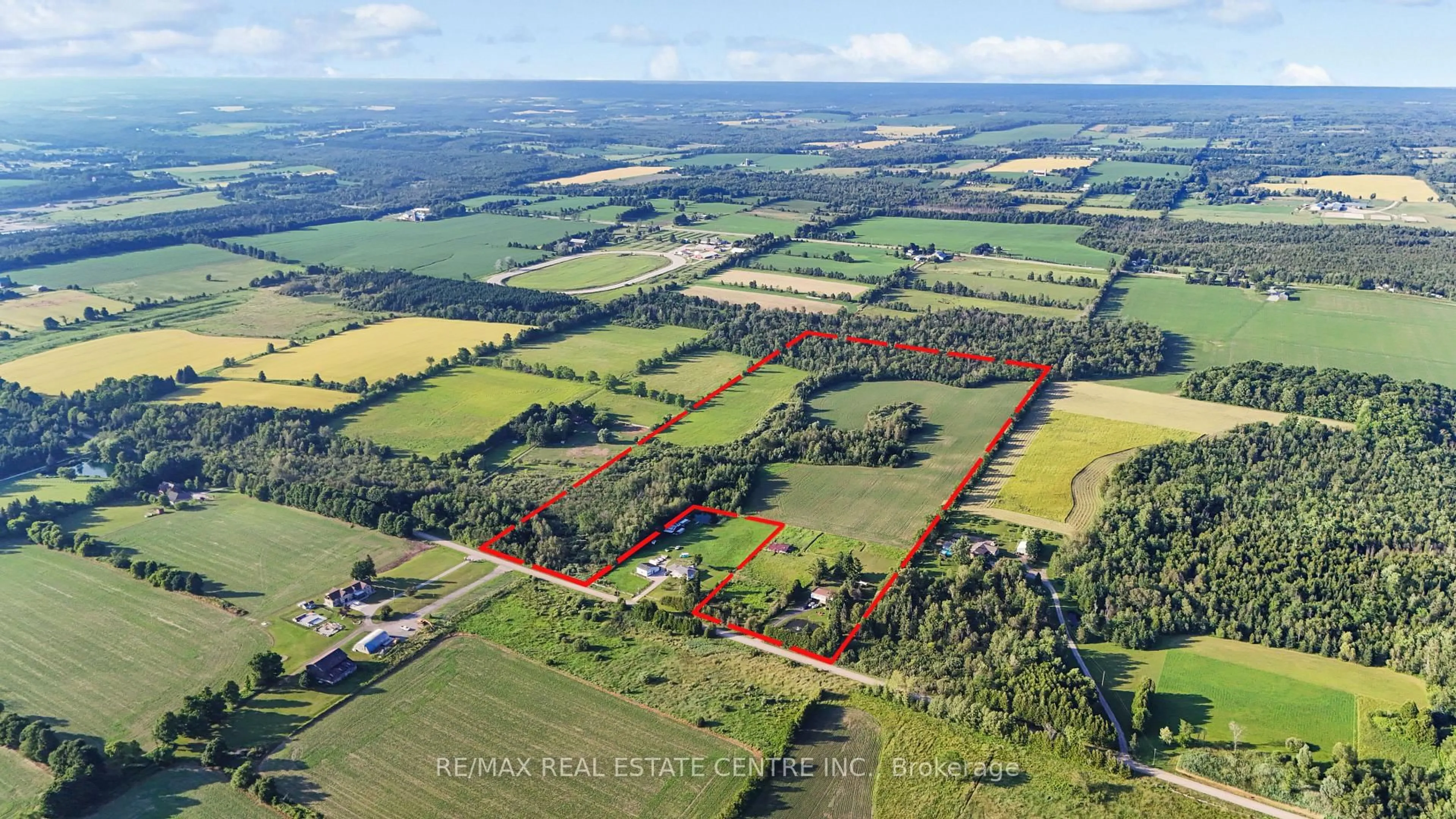 A pic from outside/outdoor area/front of a property/back of a property/a pic from drone, building for 5183 First Line, Erin Ontario L7J 2L9