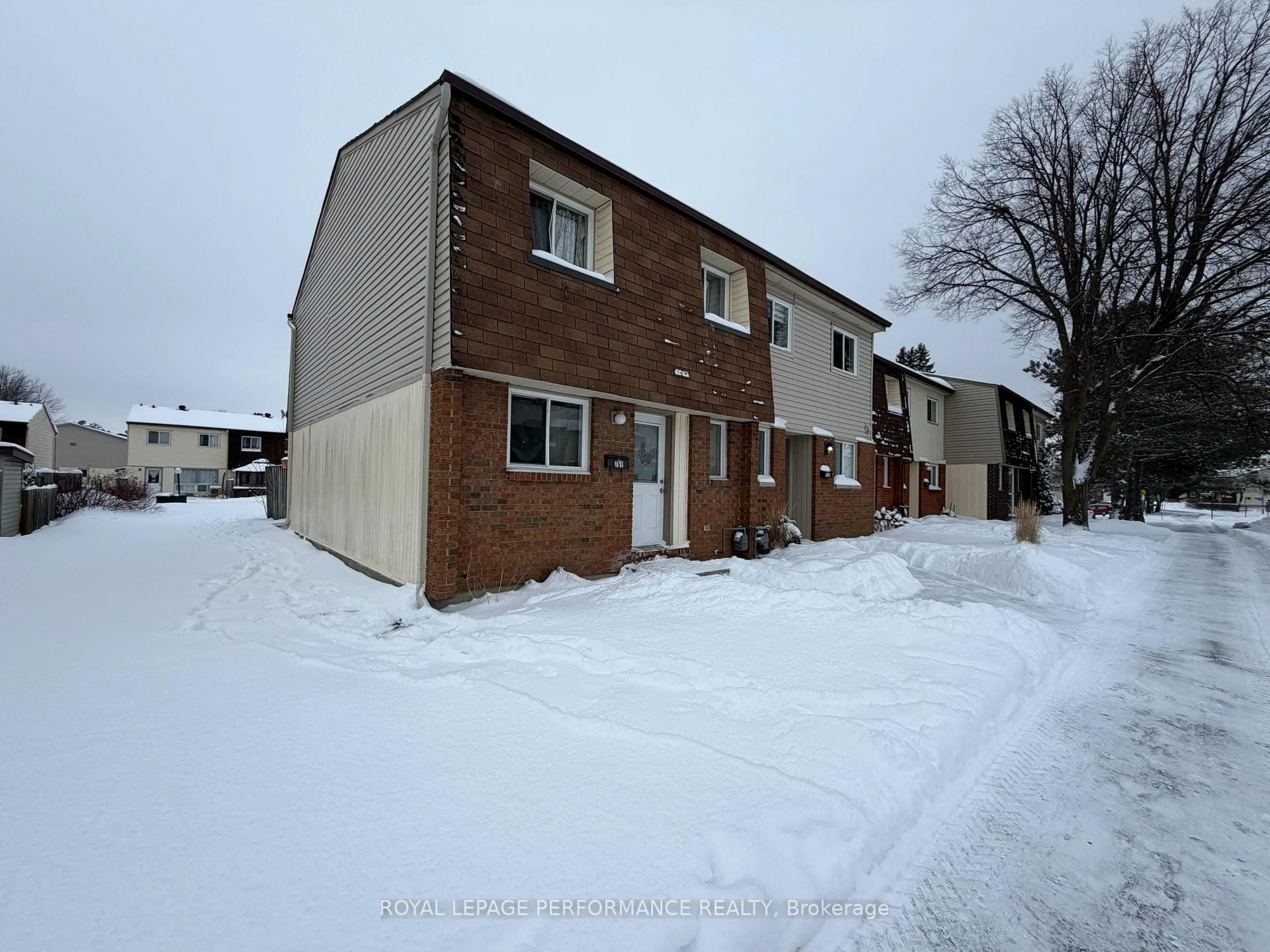 A pic from outside/outdoor area/front of a property/back of a property/a pic from drone, street for 76 F Seyton Dr #40, Ottawa Ontario K2H 8W4