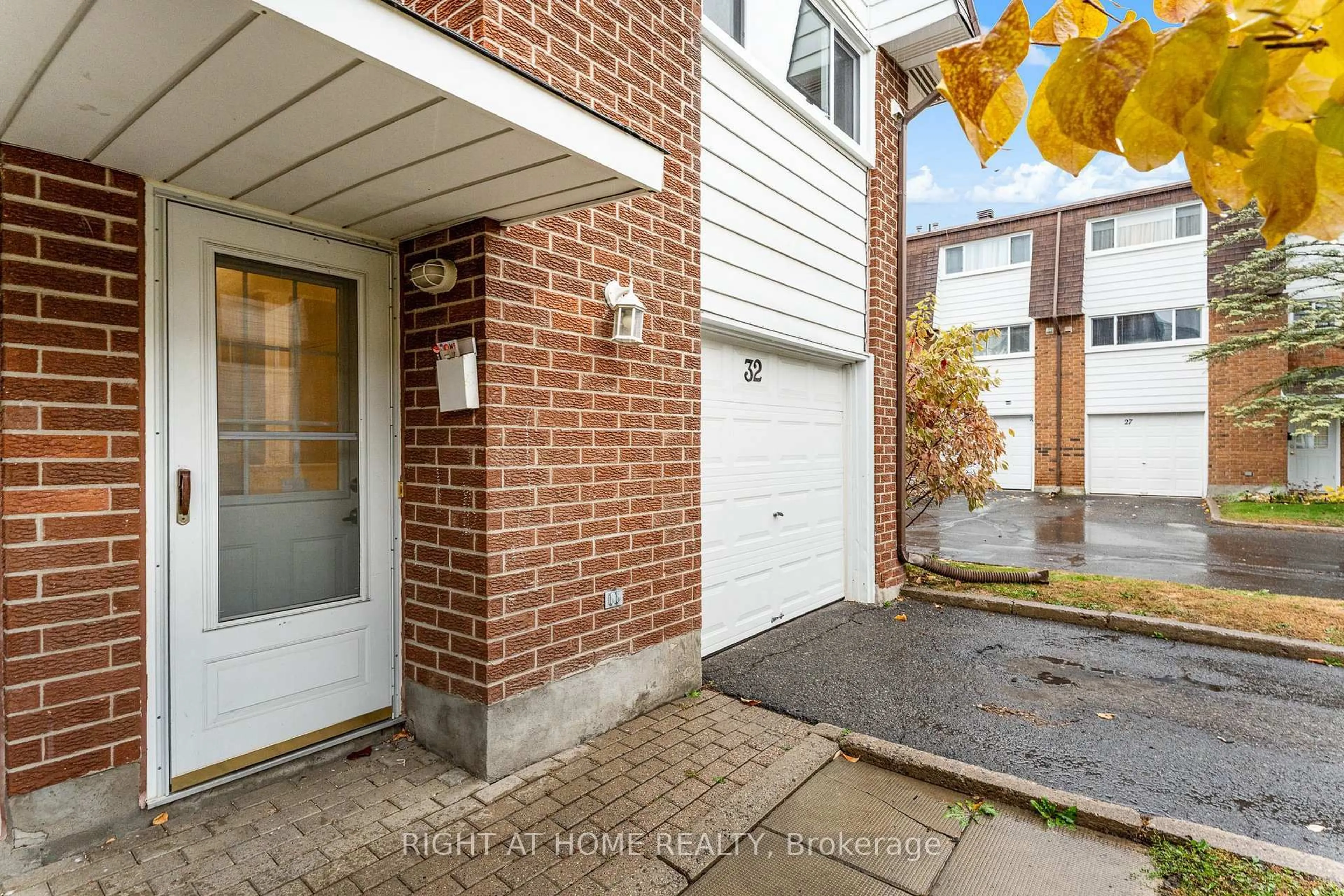 Unknown for 2296 Orient Park Dr #32, Ottawa Ontario K1B 4N6