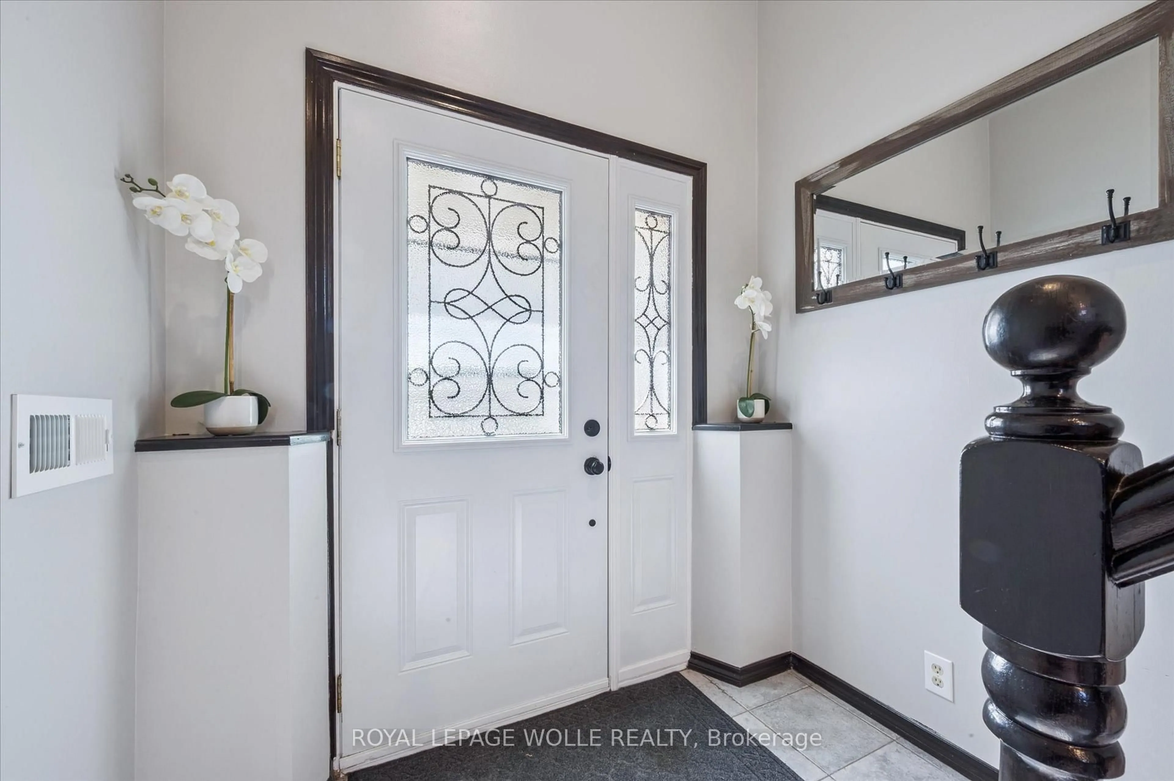 Indoor entryway for 263 The Country Way, Kitchener Ontario N2E 2V6