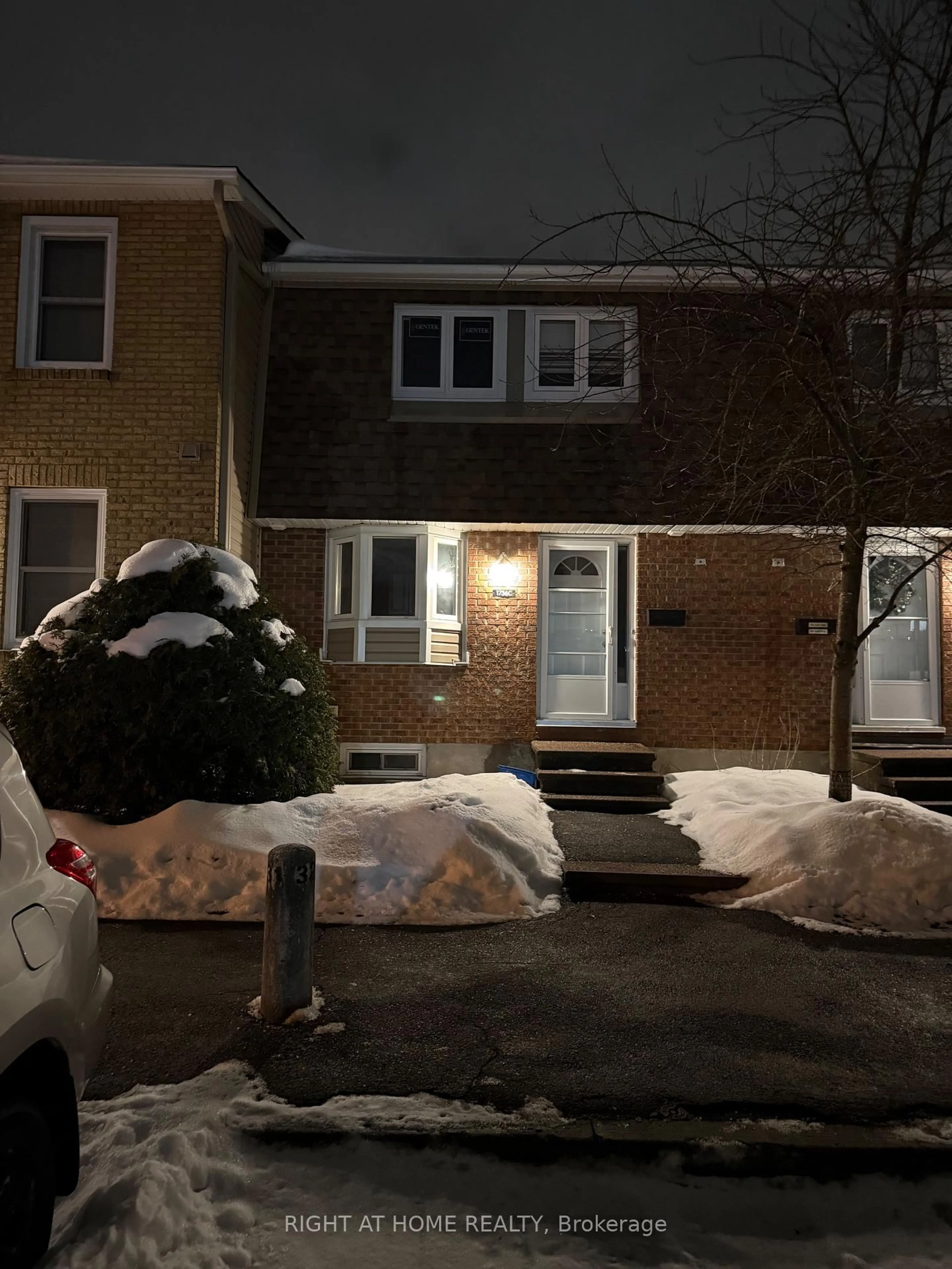 Unknown for 1736 LAMOUREUX Dr #C, Ottawa Ontario K1E 2N5